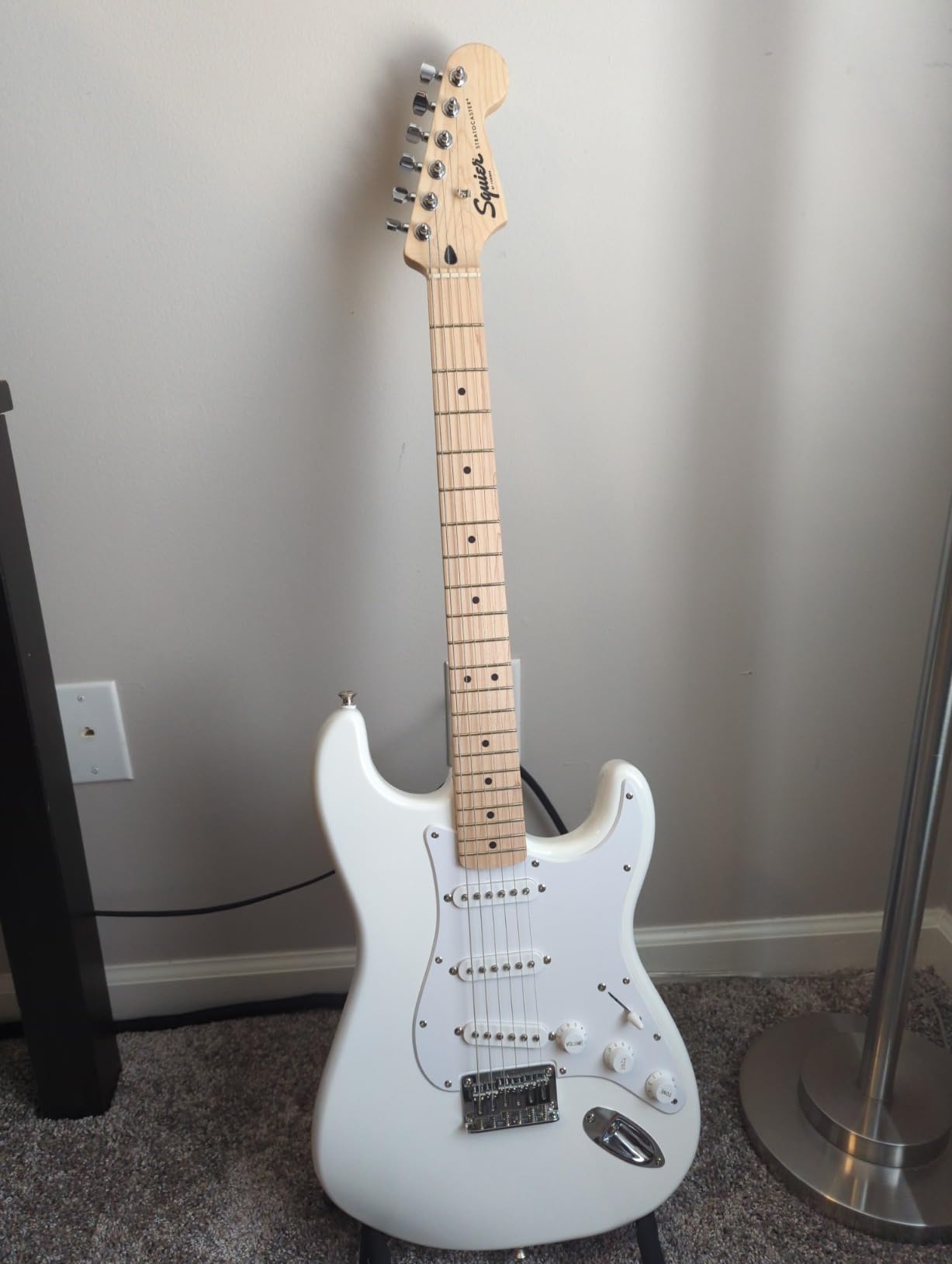 Squire Sonic Stratocaster HT Electric Guitar, Arctic White, Maple Fingerboard, White Pickguard Customer Review Squire Sonic Stratocaster HT Electric Guitar, Arctic White, Maple Fingerboard, White Pickguard - Customer Photo 1
