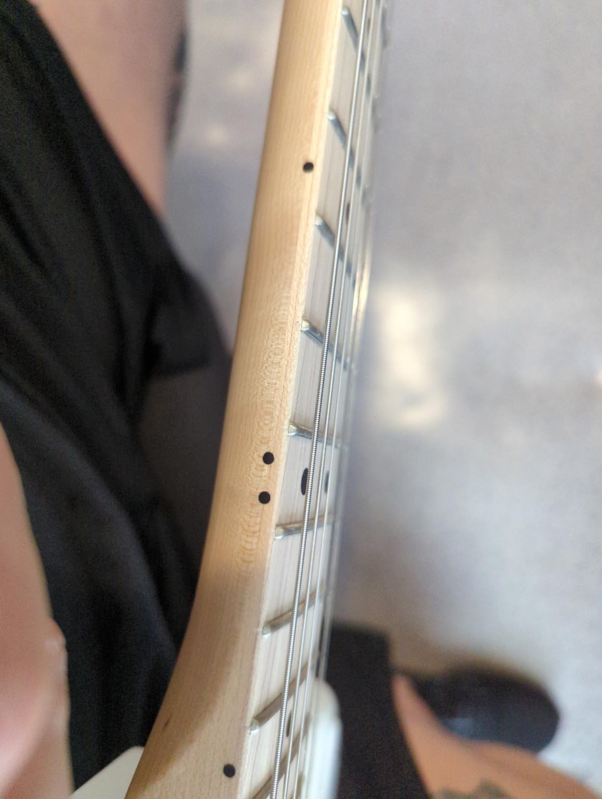 Squire Sonic Stratocaster HT Electric Guitar, Arctic White, Maple Fingerboard, White Pickguard Customer Review Squire Sonic Stratocaster HT Electric Guitar, Arctic White, Maple Fingerboard, White Pickguard - Customer Photo 2