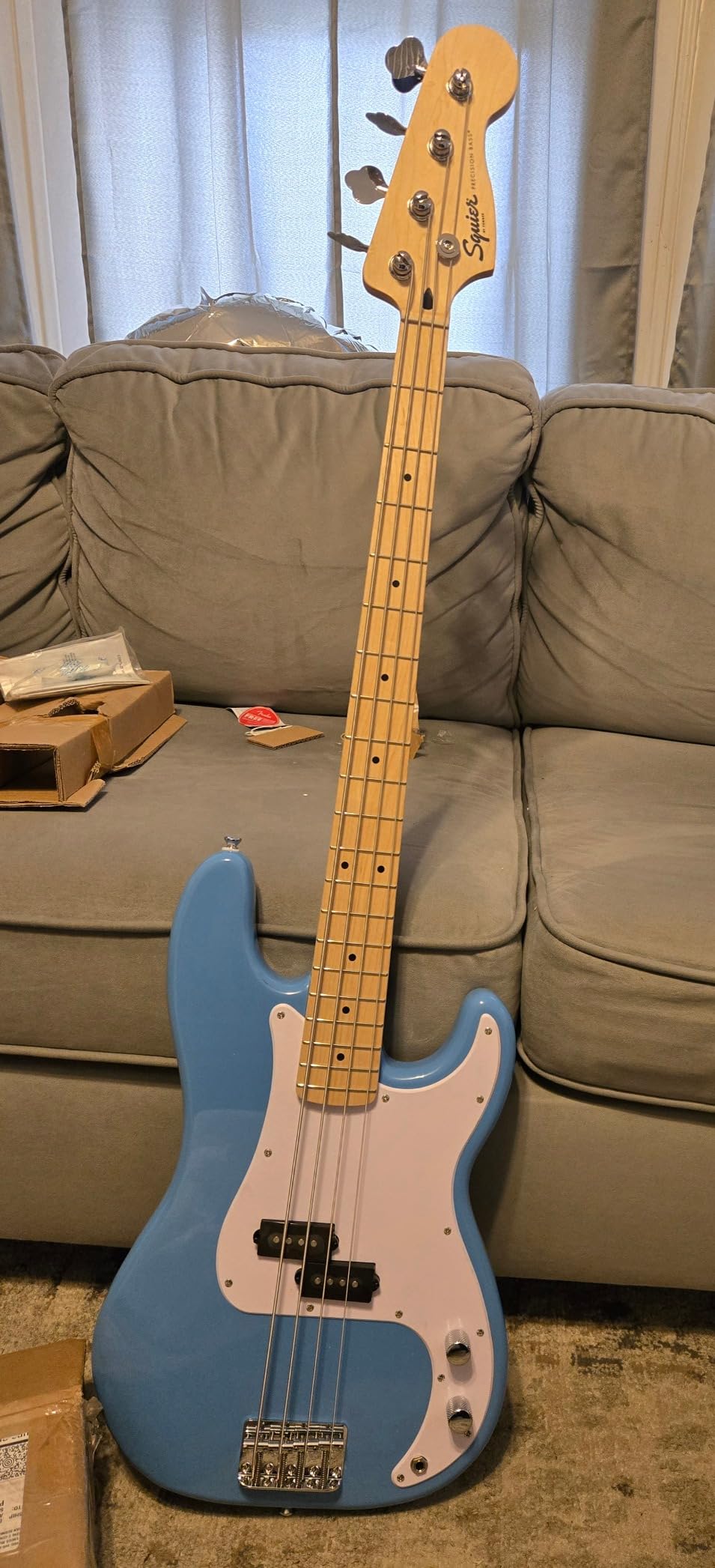Fender Squier Sonic Precision Bass Guitar, Beginner Guitar, Includes 30 Days of Free Lessons, Laurel Fingerboard and Step Up Pickups, Chrome Hardware, and Polyurethane Finish, Black - Customer Photo 3