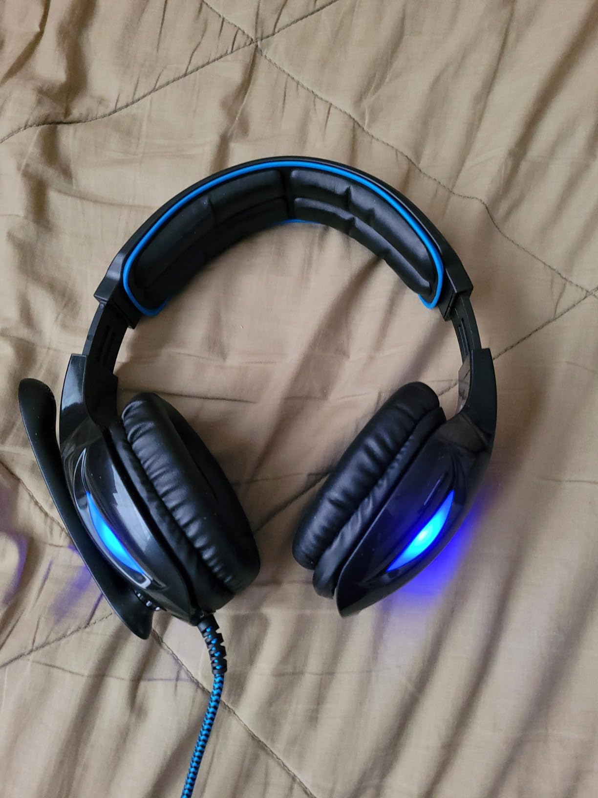 SADES SA902 Stereo Gaming Headset 7.1 USB Surround Sound PC Headsets Over-Ear Gaming Headphones with Microphone LED Light Black Blue Customer Review SADES SA902 Stereo Gaming Headset 7.1 USB Surround Sound PC Headsets Over-Ear Gaming Headphones with Microphone LED Light Black Blue - Customer Photo 1