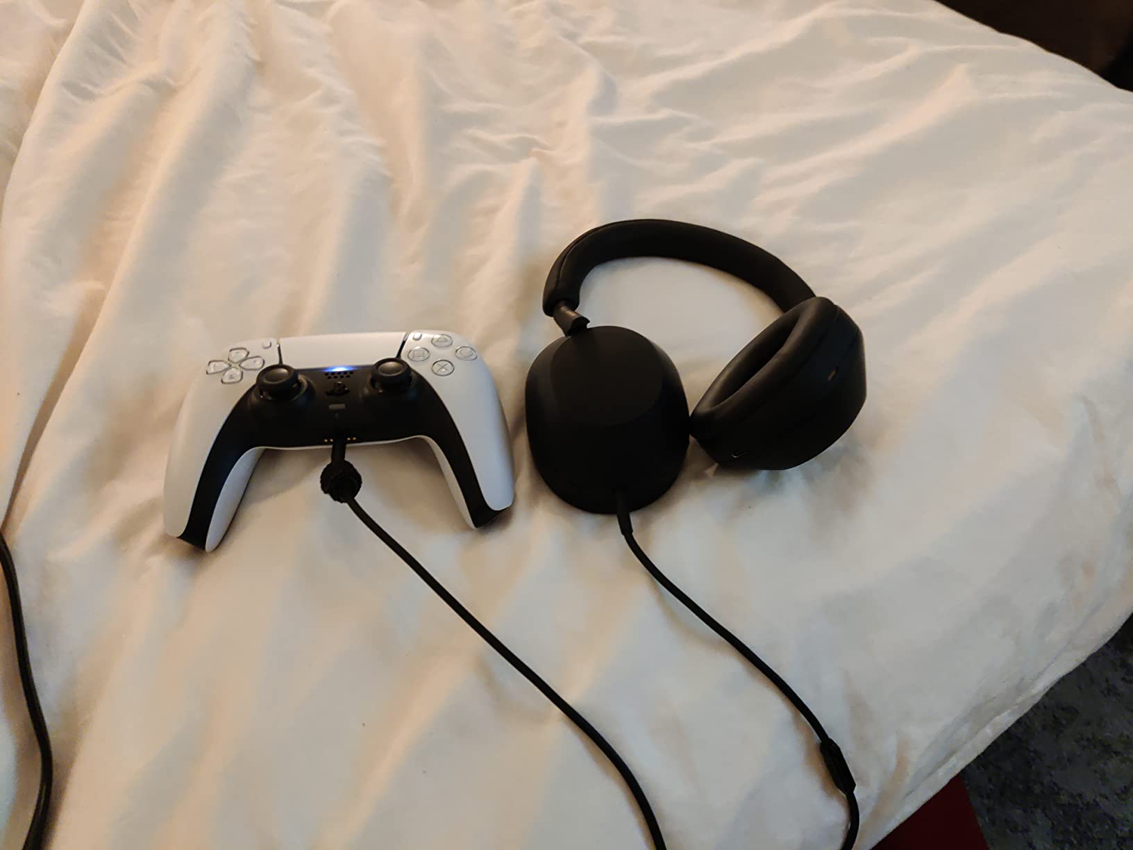Sony WH-1000XM5 Premium Noise Canceling Headphones, Auto NC Optimizer, 30-Hour Battery, Alexa Voice Control, Midnight Blue Customer Review Sony WH-1000XM5 Premium Noise Canceling Headphones, Auto NC Optimizer, 30-Hour Battery, Alexa Voice Control, Midnight Blue - Customer Photo 1