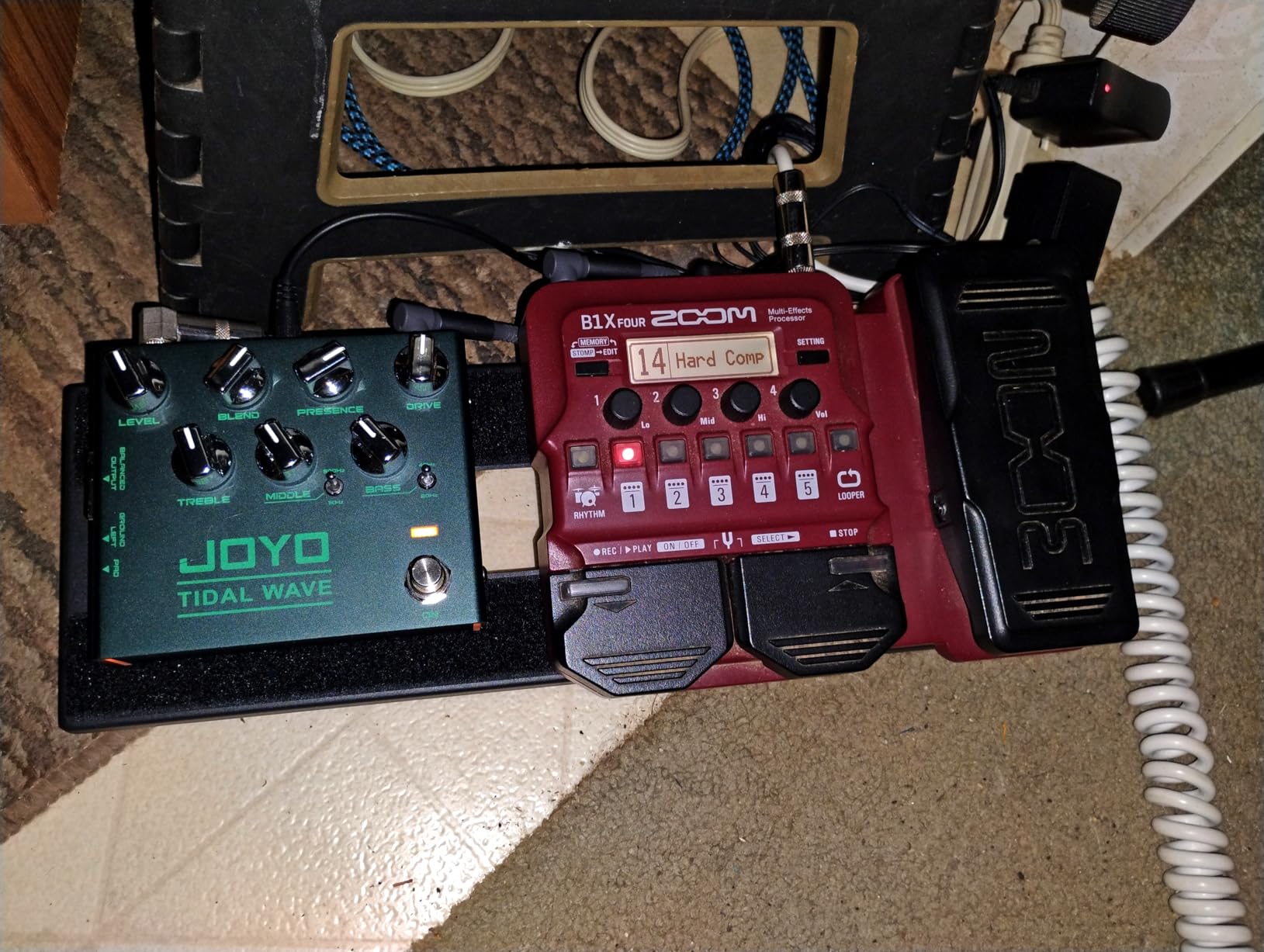 JOYO Bass Guitar Pedals Compressor Effect Pedal with Precise Compression Knobs Low Noise and High Dynamic Control Range for Bassist Electric Guitar Bass (SCYLLA R-27) Customer Review JOYO Bass Guitar Pedals Compressor Effect Pedal with Precise Compression Knobs Low Noise and High Dynamic Control Range for Bassist Electric Guitar Bass (SCYLLA R-27) - Customer Photo 1