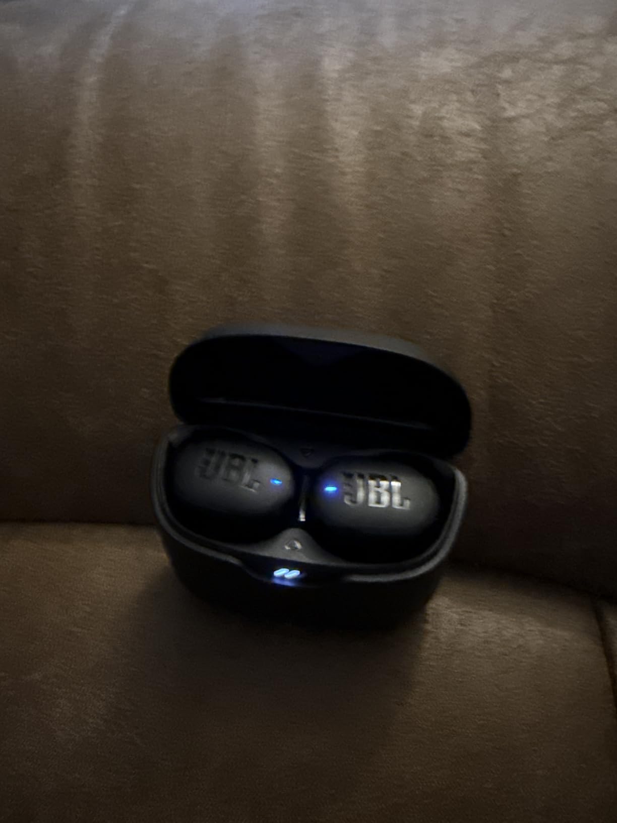 JBL Tune Buds - True wireless Noise Cancelling earbuds, JBL Pure Bass Sound, Bluetooth 5.3, 4-Mic technology for Crisp, Clear Calls, Up to 48 hours of battery life, Water and dust resistant (Black) Customer Review JBL Tune Buds - True wireless Noise Cancelling earbuds, JBL Pure Bass Sound, Bluetooth 5.3, 4-Mic technology for Crisp, Clear Calls, Up to 48 hours of battery life, Water and dust resistant (Black) - Customer Photo 3