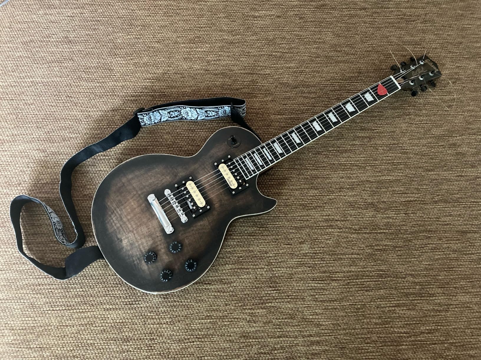 Wilkinson Vintage Classic Alnico 5 Overwound Open Style Humbucker Pickups Neck Bridge Pickup Set for Epiphone Les Paul LP Electric Guitar, Black Customer Review Wilkinson Vintage Classic Alnico 5 Overwound Open Style Humbucker Pickups Neck Bridge Pickup Set for Epiphone Les Paul LP Electric Guitar, Black - Customer Photo 1