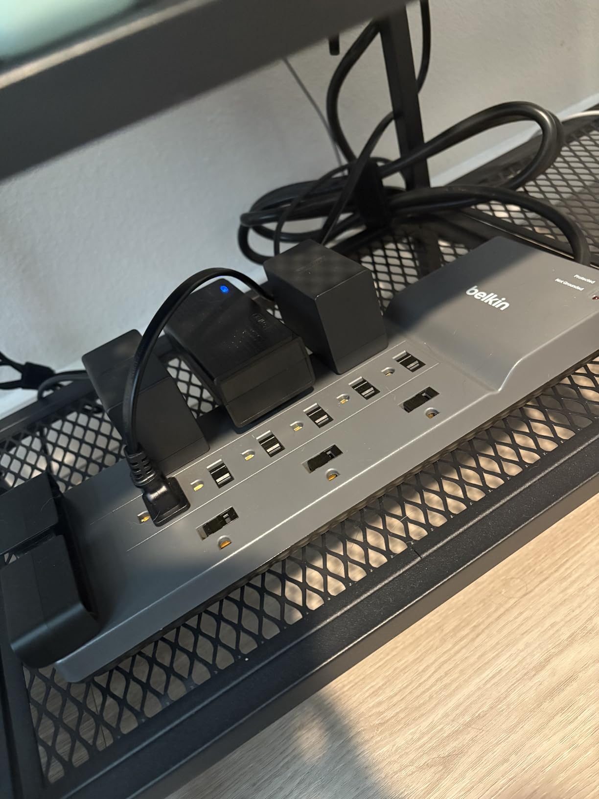 Belkin 12-Outlet Surge Protector Power Strip w/ 12 AC Outlets & 8ft Flat Plug, UL-listed Heavy-Duty Extension Cord for Home, Office, Travel, Computer, Laptop, Charger - 3,940 Joules of Protection customer photo 2