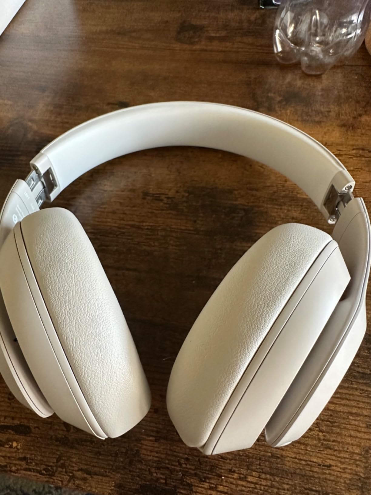 Beats Studio Pro - Wireless Bluetooth Noise Cancelling Headphones - Personalized Spatial Audio, USB-C Lossless Audio, Apple & Android Compatibility, Up to 40 Hours Battery Life - Sandstone Customer Review Beats Studio Pro - Wireless Bluetooth Noise Cancelling Headphones - Personalized Spatial Audio, USB-C Lossless Audio, Apple & Android Compatibility, Up to 40 Hours Battery Life - Sandstone - Customer Photo 3