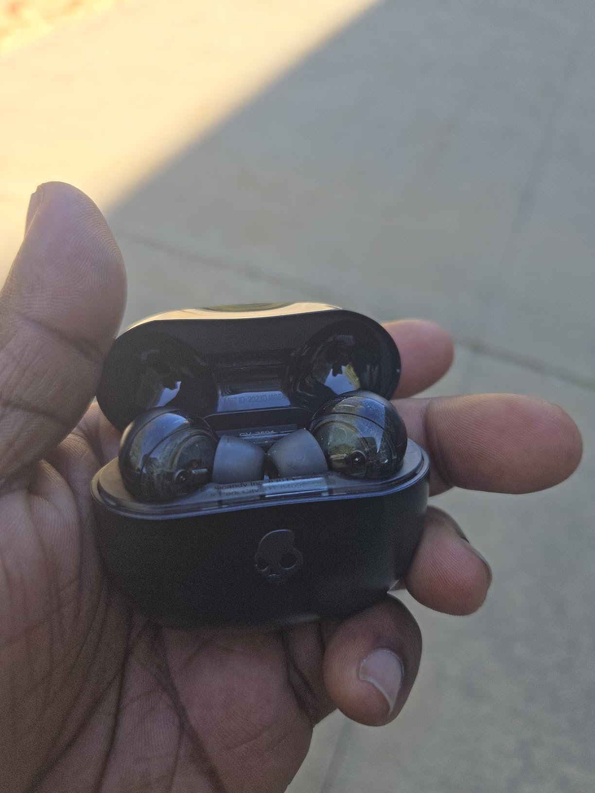 Skullcandy Rail ANC Wireless Earbuds, Bluetooth Headphones, Active Noise Cancelling, Up to 38 Hours Battery, Microphone for iPhone Android, Customizable via Skull-iQ App - True Black Customer Review Skullcandy Rail ANC Wireless Earbuds, Bluetooth Headphones, Active Noise Cancelling, Up to 38 Hours Battery, Microphone for iPhone Android, Customizable via Skull-iQ App - True Black - Customer Photo 1
