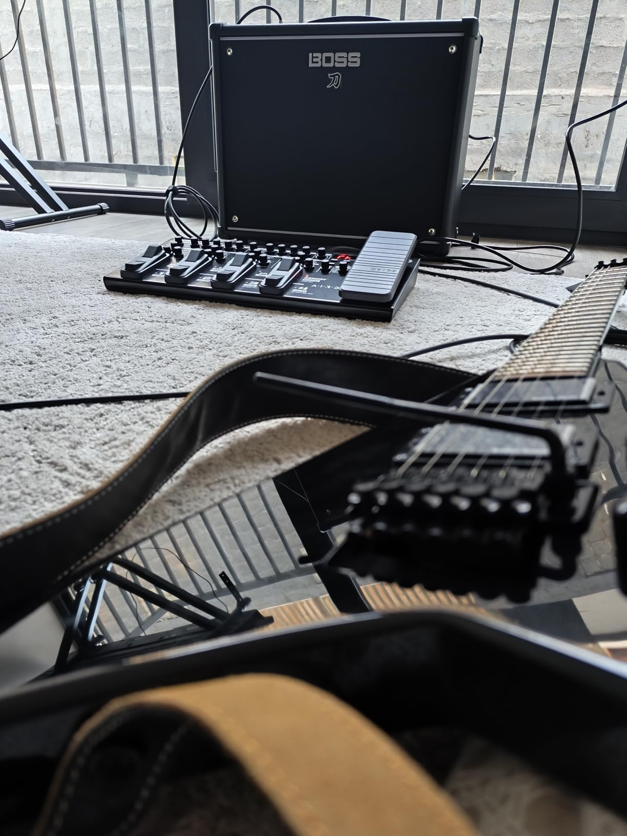 BOSS ME-90 Guitar Multi-Effects | All-In-One Guitar Processor | 11 Onboard AIRD Amp Models | 60 Effects derived from the GT-1000 | 8 Multi-Function Footswitches & Redesigned Expression Pedal - Customer Photo 2
