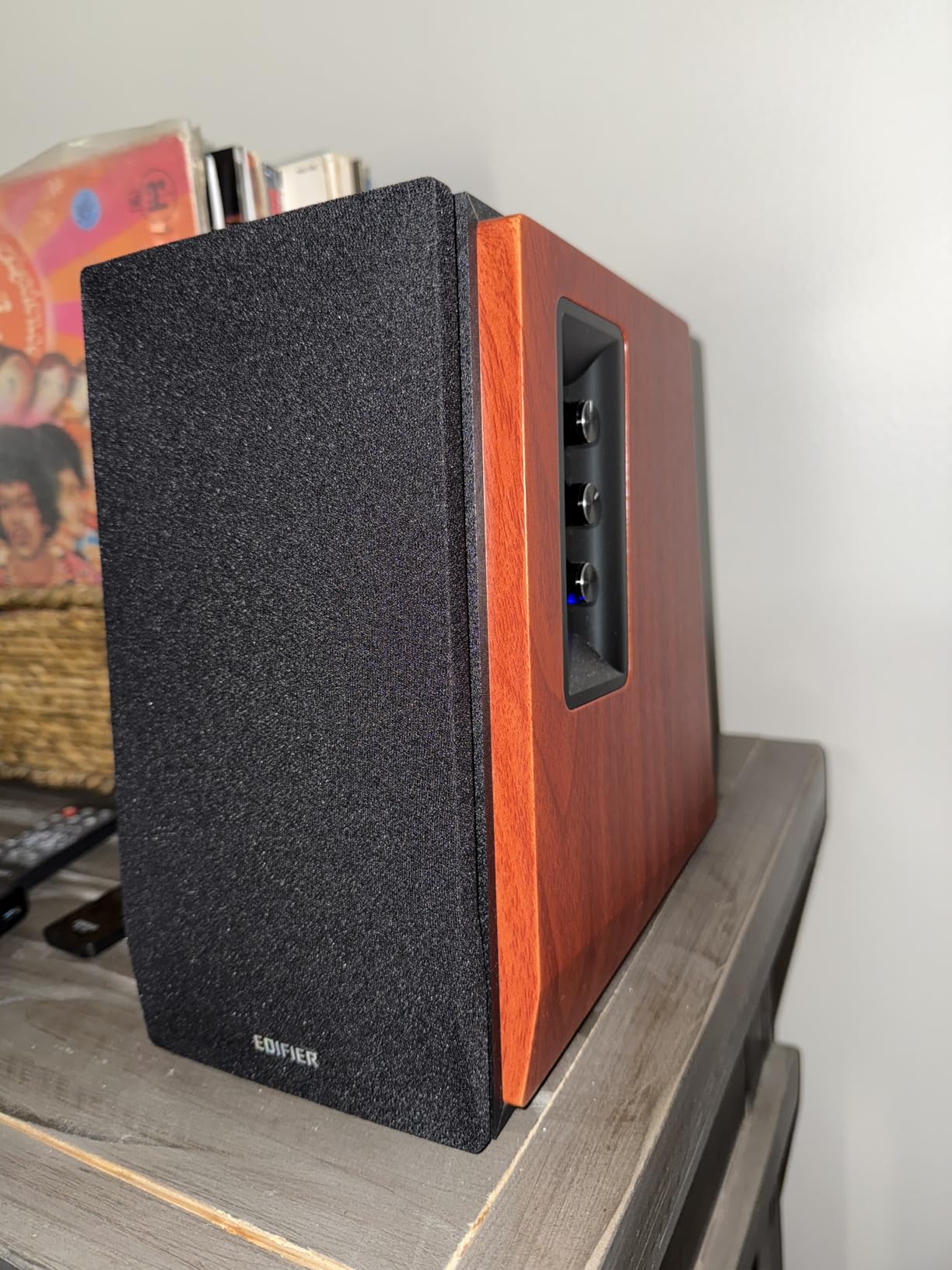 Edifier R1700BT Bluetooth Bookshelf Speaker - Active Near-Field Studio Monitors - Powered Speakers 2.0 Setup Wooden Enclosure - 66w RMS White - Customer Photo 2