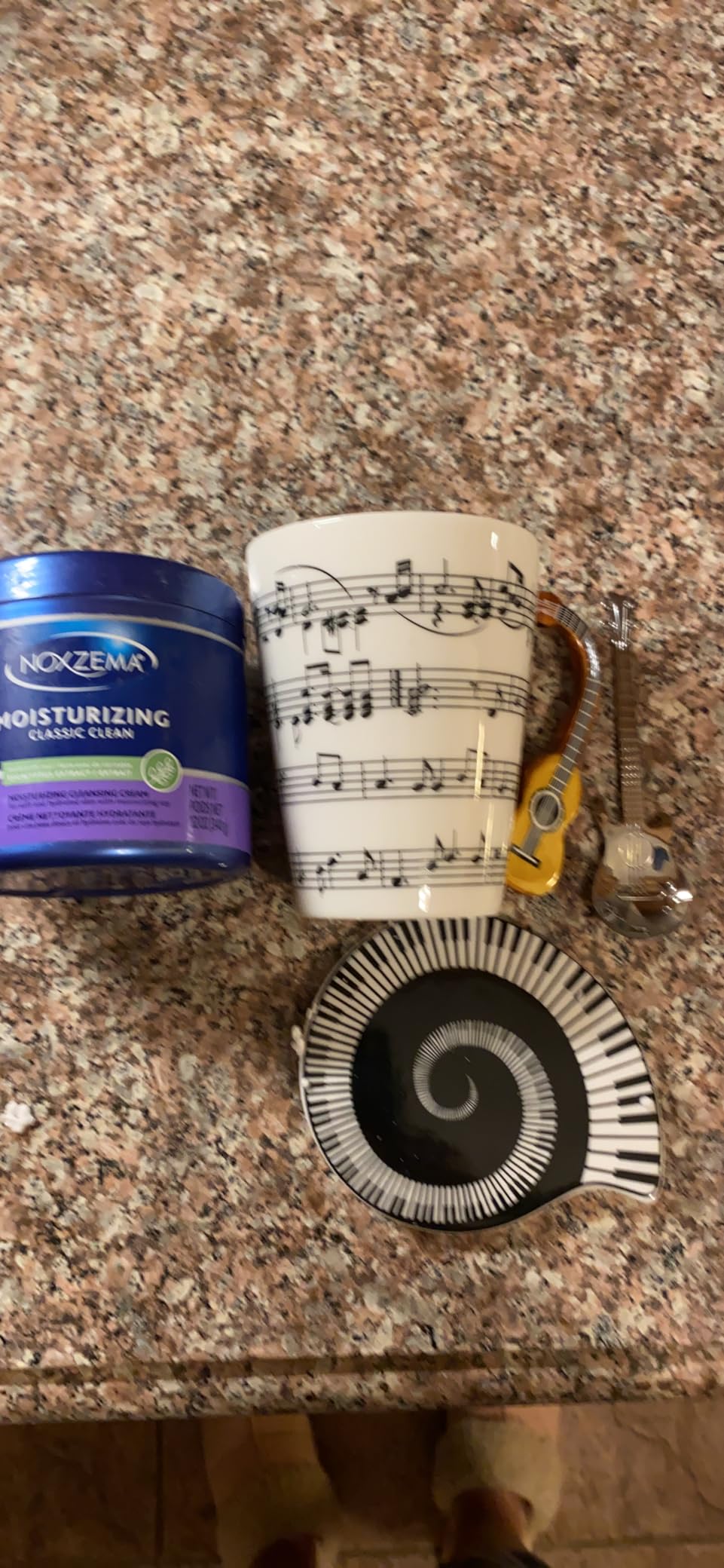 Guitar Novelty Mug Unique Musical Gift Coffee Cup with Cool Music Themed Lid & Guitar Handle Design & Guitar Spoon, Great Gifts for Music Teachers,&guitarLoversfor Holidays,Fathers Day,Men,Woman Customer Review Guitar Novelty Mug Unique Musical Gift Coffee Cup with Cool Music Themed Lid & Guitar Handle Design & Guitar Spoon, Great Gifts for Music Teachers,&guitarLoversfor Holidays,Fathers Day,Men,Woman - Customer Photo 2