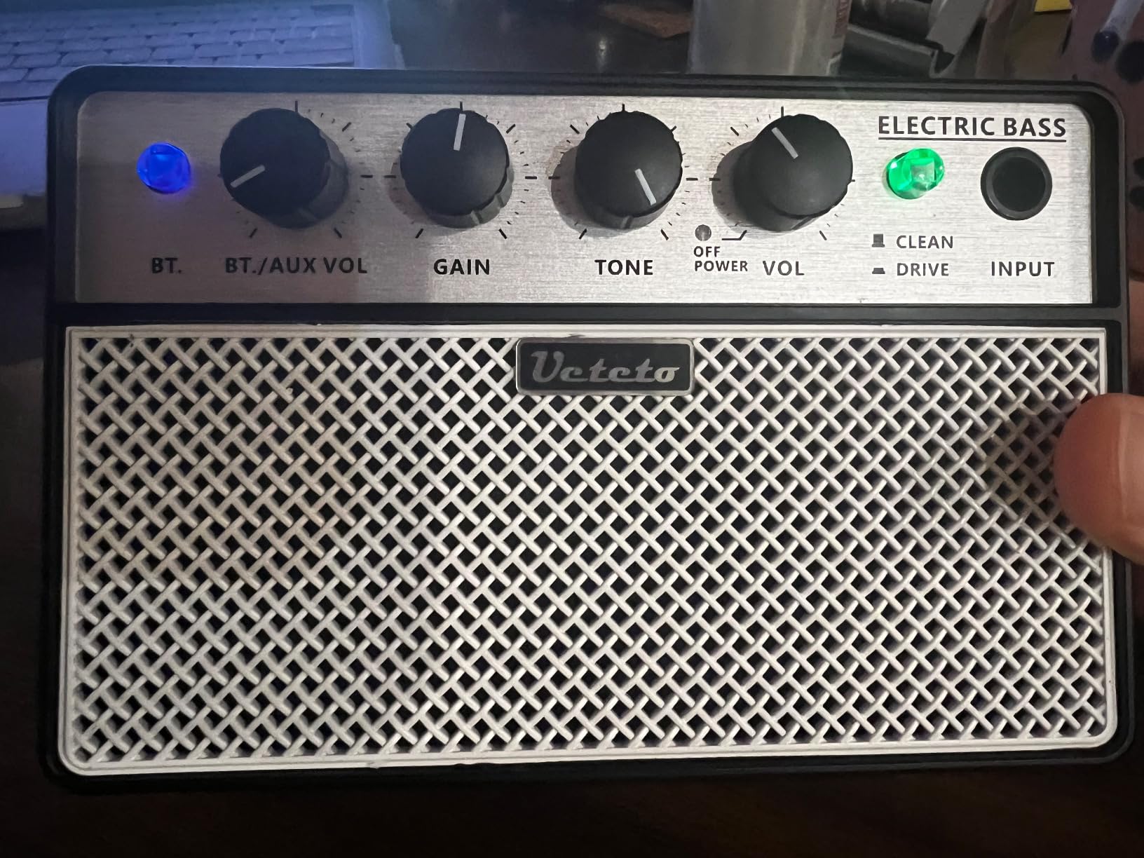 Ueteto 10W Mini Bass Amp, Portable and Rechargeable Bass Guitar Practice Amplifier with Clean and Drive Channels - Customer Photo 1