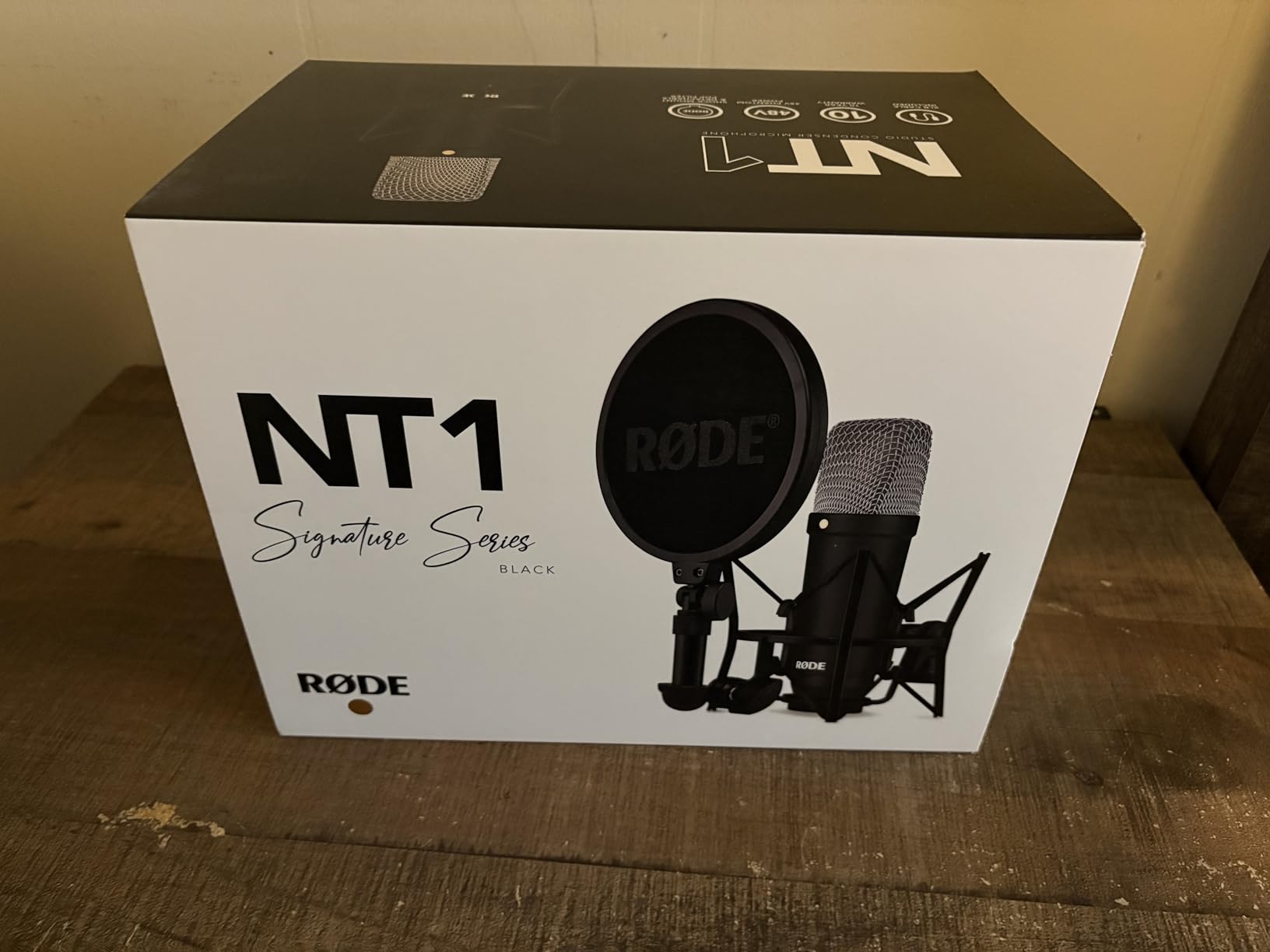 RODE NT1 Signature Series Large-Diaphragm Condenser Microphone with Shock Mount, Pop Filter and XLR Cable for Music Production, Vocal Recording, Streaming and Podcasting (Black) customer photo 1