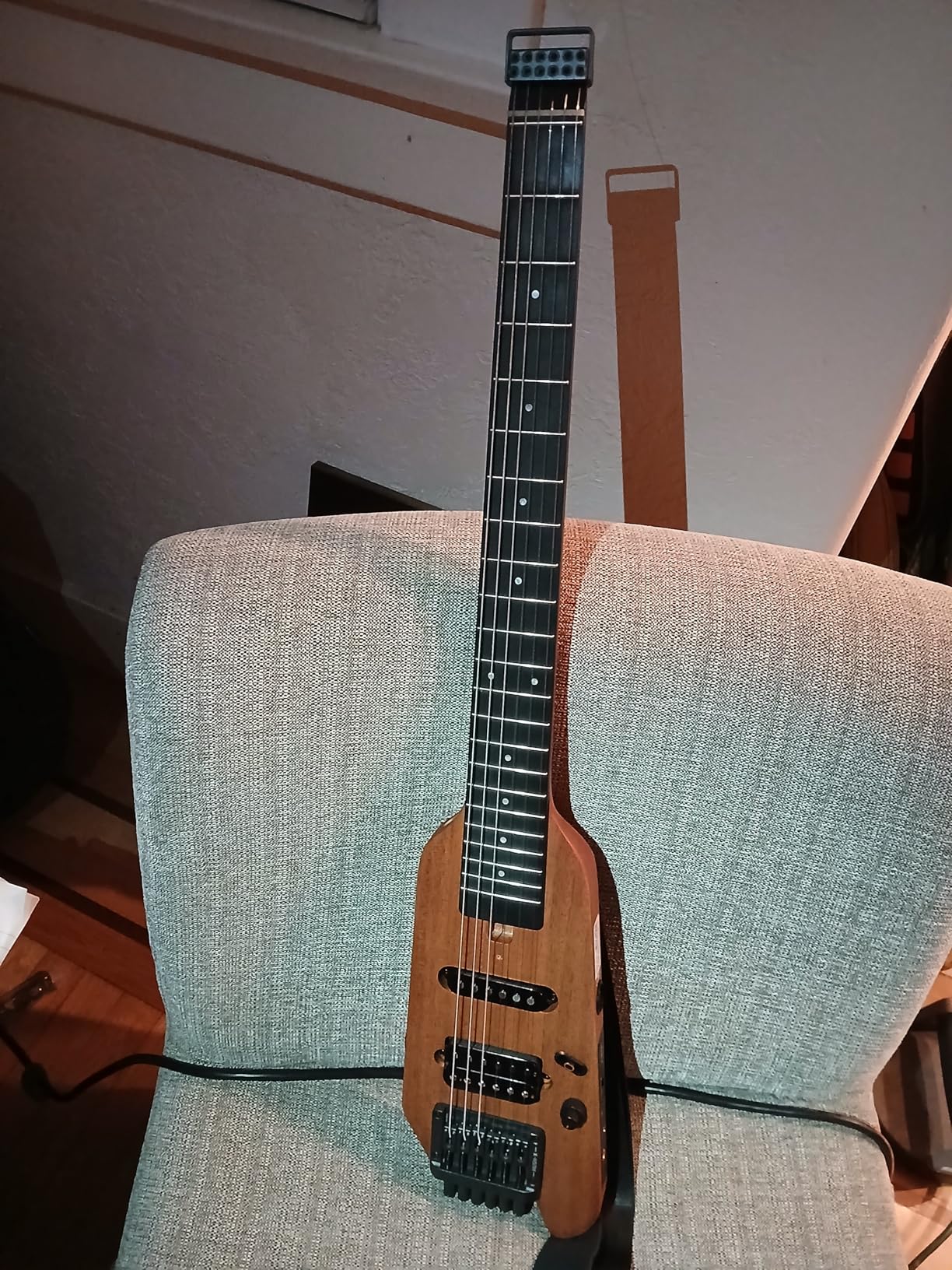 Donner HUSH X Electric Guitar Kit - Featherlight Headless Guitar, Great for Travel and Practice, Mahogany Solid Body with Easy Assemble Stands, Gig Bag, All Accessories, Sunburst customer photo 1
