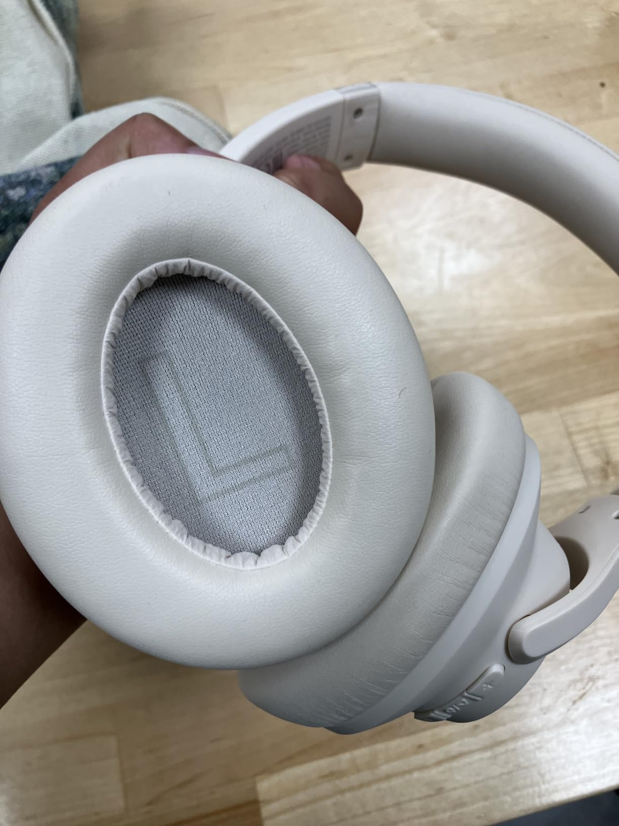 Soundcore by Anker Q20i Hybrid Active Noise Cancelling Headphones, Wireless Over-Ear Bluetooth, 40H Long ANC Playtime, Hi-Res Audio, Big Bass, Customize via an App, Transparency Mode (White) Customer Review Soundcore by Anker Q20i Hybrid Active Noise Cancelling Headphones, Wireless Over-Ear Bluetooth, 40H Long ANC Playtime, Hi-Res Audio, Big Bass, Customize via an App, Transparency Mode (White) - Customer Photo 3