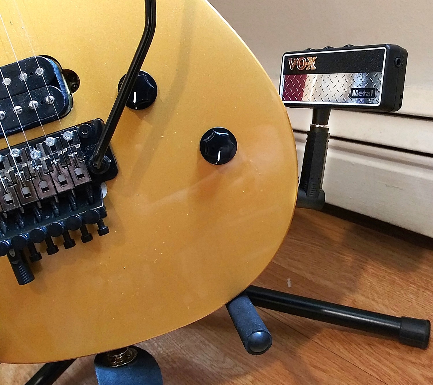 Vox amPlug 3 Plug-In Headphone Amplifier with Built-In Stereo Effects and Volume Control (Bass) - Customer Photo 2
