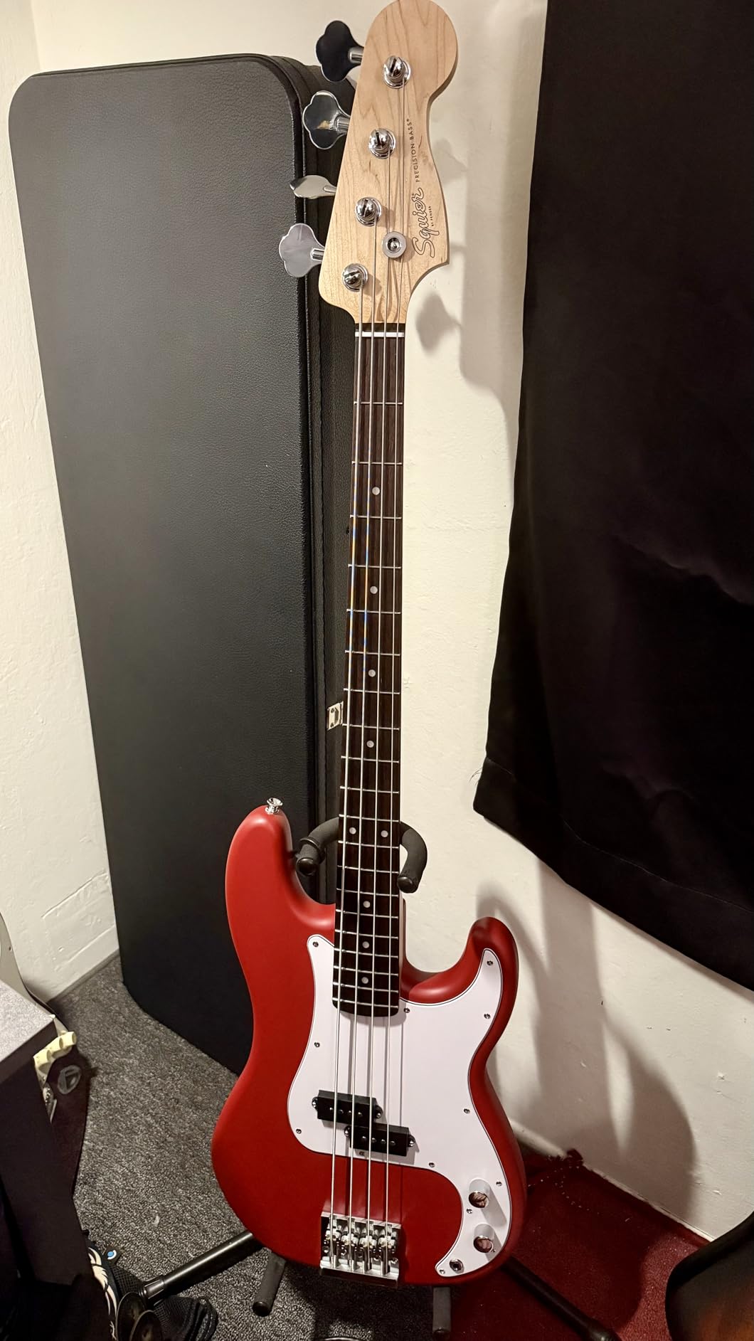 Fender Squier Debut Series Precision Bass Guitar, Beginner Guitar, with 2-Year Warranty, Includes Free Lessons, Black with Matte Finish - Customer Photo 3