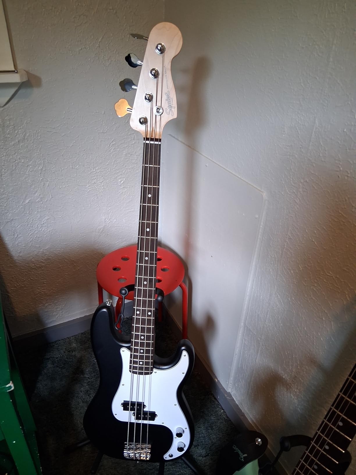 Fender Squier Debut Series Precision Bass Guitar, Beginner Guitar, with 2-Year Warranty, Includes Free Lessons, Black with Matte Finish Customer Review Fender Squier Debut Series Precision Bass Guitar, Beginner Guitar, with 2-Year Warranty, Includes Free Lessons, Black with Matte Finish - Customer Photo 5