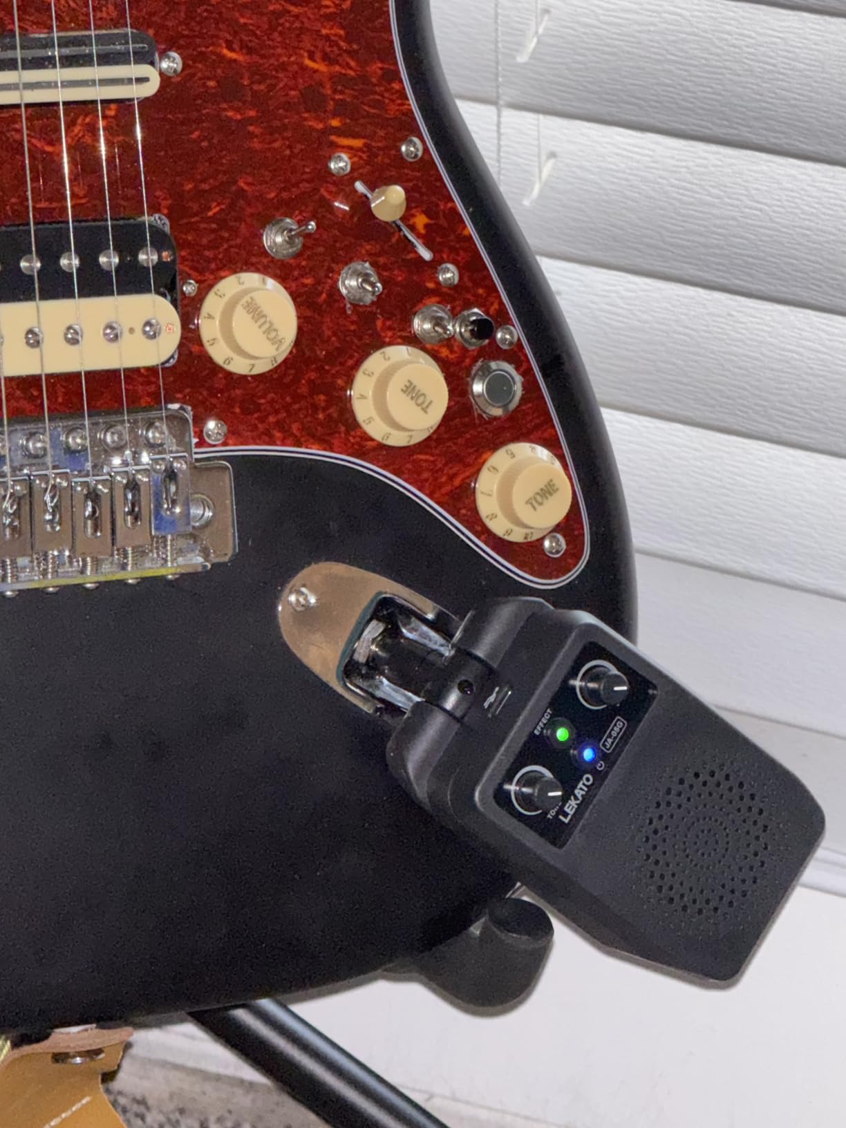 LEKATO Mini Electric Guitar Amp 5W, Portable Guitar Amp Bluetooth with Built-in 4 Effects, Clean Distortion Overdrive Reverb, Rechargeable Small Amplifier for Practice, Black (JA-05G) Customer Review LEKATO Mini Electric Guitar Amp 5W, Portable Guitar Amp Bluetooth with Built-in 4 Effects, Clean Distortion Overdrive Reverb, Rechargeable Small Amplifier for Practice, Black (JA-05G) - Customer Photo 2