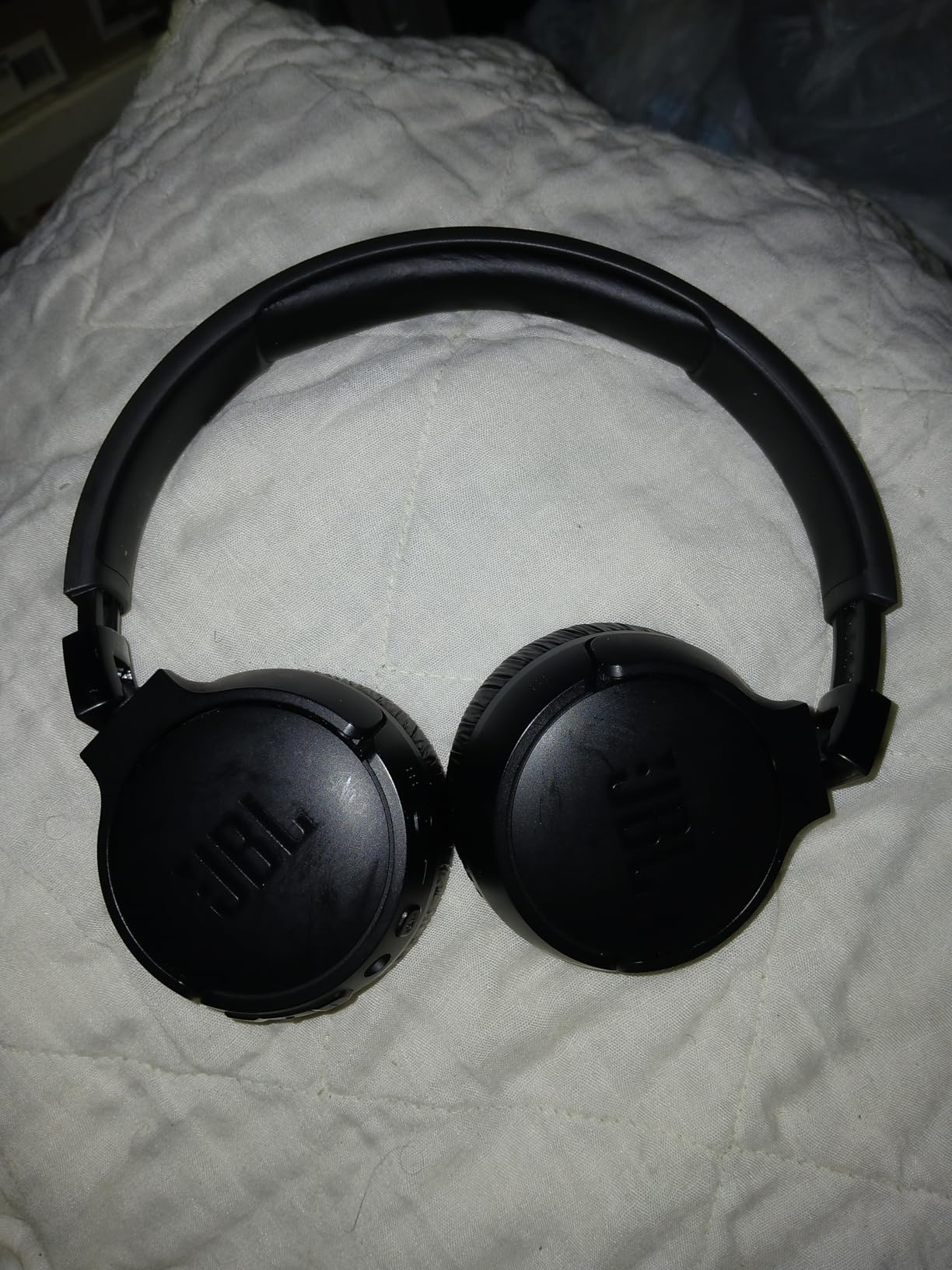 JBL Tune 670NC - Adaptive Noise Cancelling with Smart Ambient Wireless On-Ear Headphones, Up to 70H Battery Life with Speed Charge, Lightweight, Comfortable and Foldable Design (Black) Customer Review JBL Tune 670NC - Adaptive Noise Cancelling with Smart Ambient Wireless On-Ear Headphones, Up to 70H Battery Life with Speed Charge, Lightweight, Comfortable and Foldable Design (Black) - Customer Photo 1