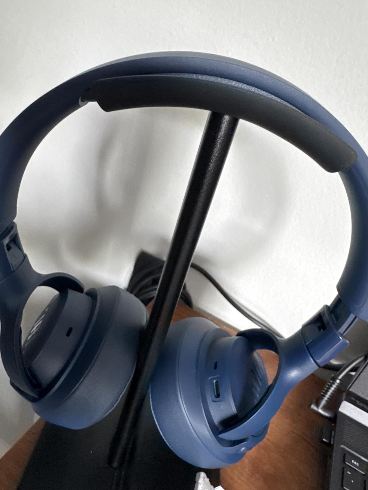 JBL Tune 770NC - Adaptive Noise Cancelling with Smart Ambient Wireless Over-Ear Headphones, Bluetooth 5.3, Up to 70H Battery Life with Speed Charge, Lightweight, Comfortable & Foldable Design (Black) Customer Review JBL Tune 770NC - Adaptive Noise Cancelling with Smart Ambient Wireless Over-Ear Headphones, Bluetooth 5.3, Up to 70H Battery Life with Speed Charge, Lightweight, Comfortable & Foldable Design (Black) - Customer Photo 2