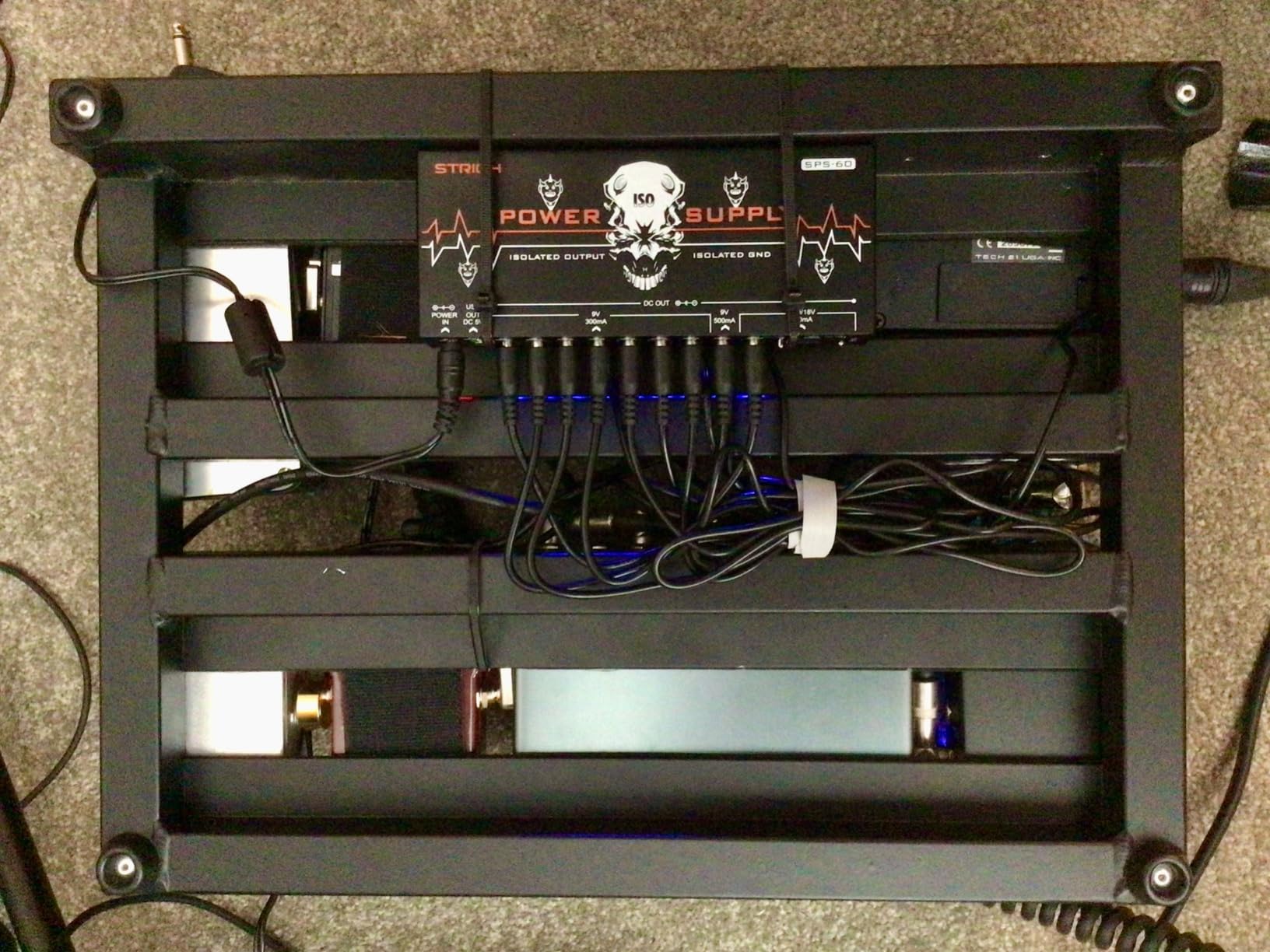 STRICH SPS-60 Guitar Pedal Power Supply, 10 Totally Independent DC Outputs Pedal Board Power Supply for 9V/12V/18V (300mA/500mA) High Power for Power High-current Effect Pedal, Noiselessly Customer Review STRICH SPS-60 Guitar Pedal Power Supply, 10 Totally Independent DC Outputs Pedal Board Power Supply for 9V/12V/18V (300mA/500mA) High Power for Power High-current Effect Pedal, Noiselessly - Customer Photo 2