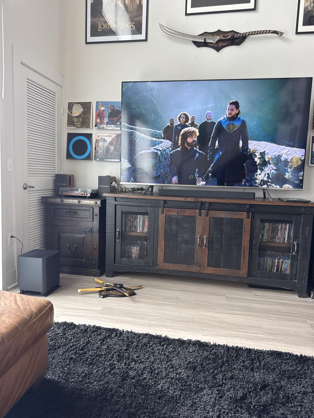Amazon Fire TV Soundbar Plus with subwoofer (newest model), 3.1 channel, Dolby Atmos, DTS:X, clear dialogue - Customer Photo 1