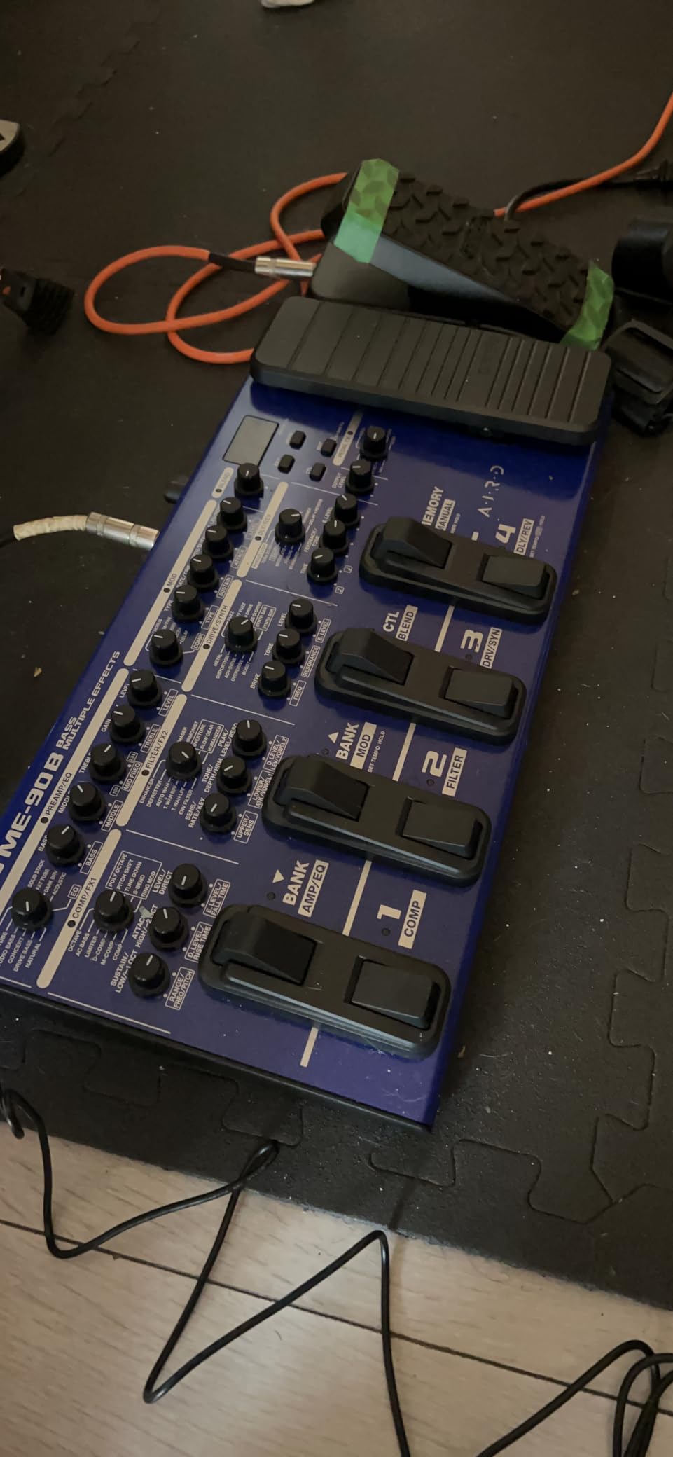 BOSS ME-90B Bass Multi-Effects | All-In-One Bass Processor | 10 Onboard AIRD Amp Models | 61 Effects from the BOSS Bass Effects Library | 8 Multi-Function Footswitches & Redesigned Expression Pedal Customer Review BOSS ME-90B Bass Multi-Effects | All-In-One Bass Processor | 10 Onboard AIRD Amp Models | 61 Effects from the BOSS Bass Effects Library | 8 Multi-Function Footswitches & Redesigned Expression Pedal - Customer Photo 1