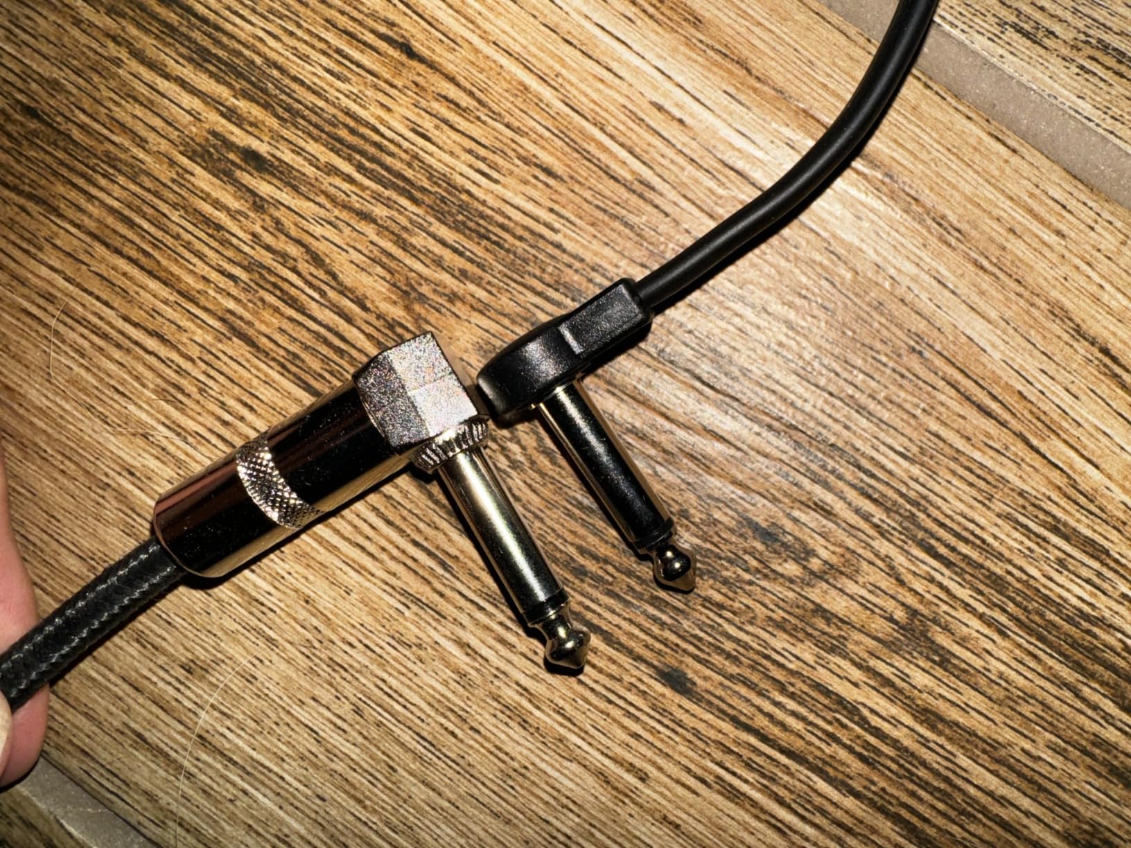 Professional 6 Pack 6 Inch Guitar Patch Cables, Noise Free and Long-Lasting Guitar Pedal Cable, Low Profile Save More Space Pedal Board Cables, Right Angle Flat Patch Cable, Black Customer Review Professional 6 Pack 6 Inch Guitar Patch Cables, Noise Free and Long-Lasting Guitar Pedal Cable, Low Profile Save More Space Pedal Board Cables, Right Angle Flat Patch Cable, Black - Customer Photo 1