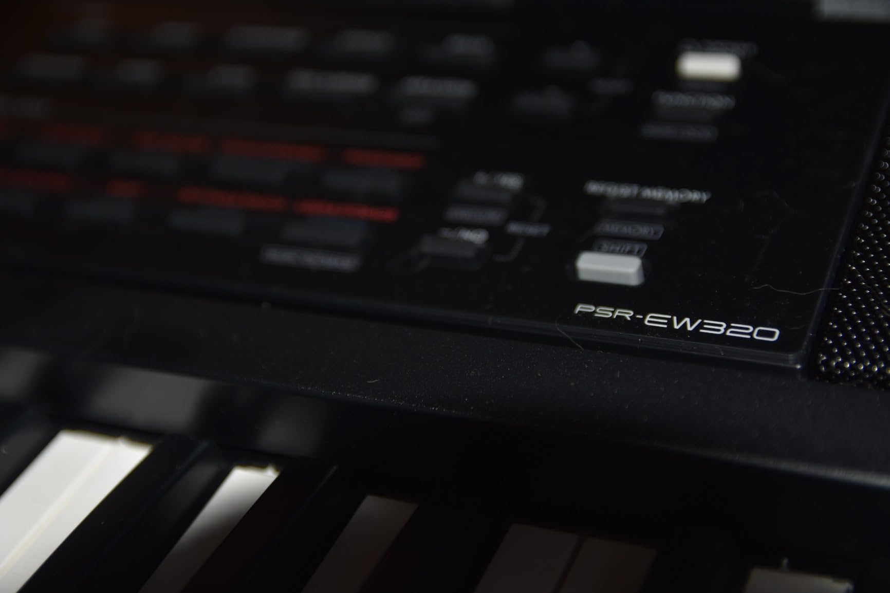 Yamaha 61-Key Portable Keyboard for Beginners with Learning Tools, Music Rest and Power Adapter PSRE283 Customer Review Yamaha 61-Key Portable Keyboard for Beginners with Learning Tools, Music Rest and Power Adapter PSRE283 - Customer Photo 2