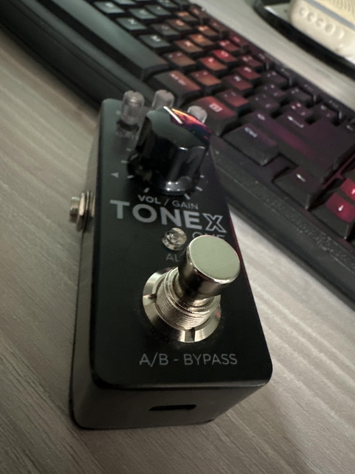 IK Multimedia TONEX One AI multiFX micro-pedal: Tone Model any electric guitar amp, guitar pedal, distortion pedal, overdrive pedal or other guitar effects Customer Review IK Multimedia TONEX One AI multiFX micro-pedal: Tone Model any electric guitar amp, guitar pedal, distortion pedal, overdrive pedal or other guitar effects - Customer Photo 2