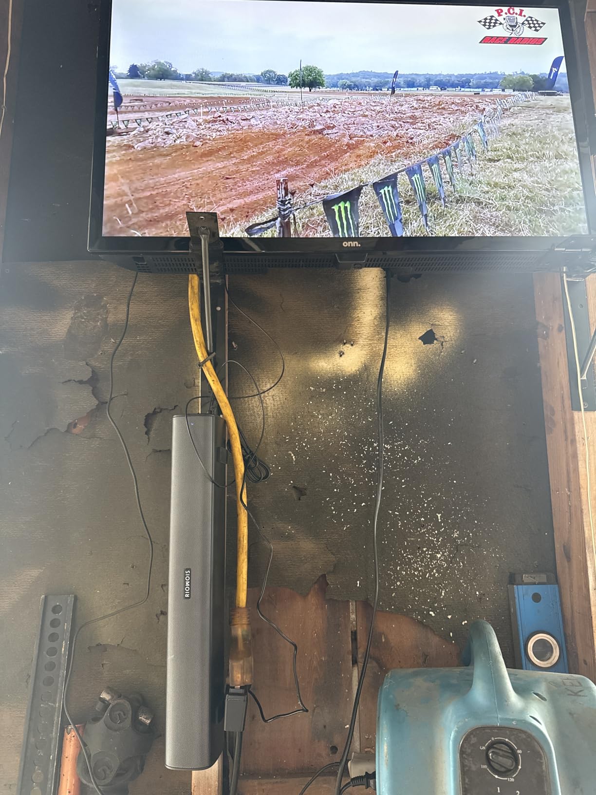 Sound Bar for Smart TV, Soundbar for TV with Bass Reflector and Easy Set up, Home Audio Surround Sound System for TV PC Projector, Wall Mountable Customer Review Sound Bar for Smart TV, Soundbar for TV with Bass Reflector and Easy Set up, Home Audio Surround Sound System for TV PC Projector, Wall Mountable - Customer Photo 1