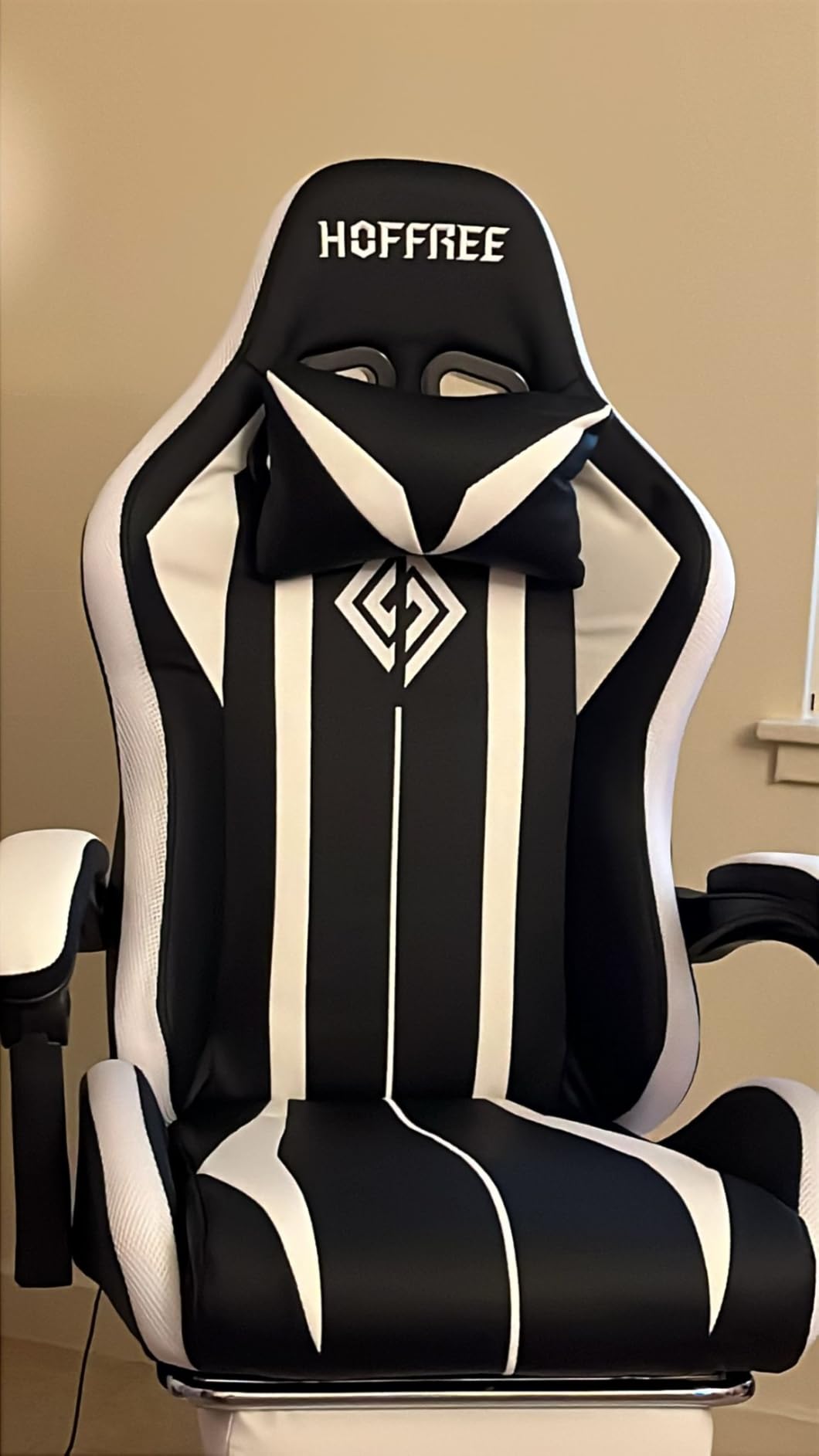 HOFFREE RGB Gaming Chair with Speakers Massage Computer Gaming Chair with LED Lights and Footrest High Back Video Game Chair for Adults Blue and Black Customer Review HOFFREE RGB Gaming Chair with Speakers Massage Computer Gaming Chair with LED Lights and Footrest High Back Video Game Chair for Adults Blue and Black - Customer Photo 1
