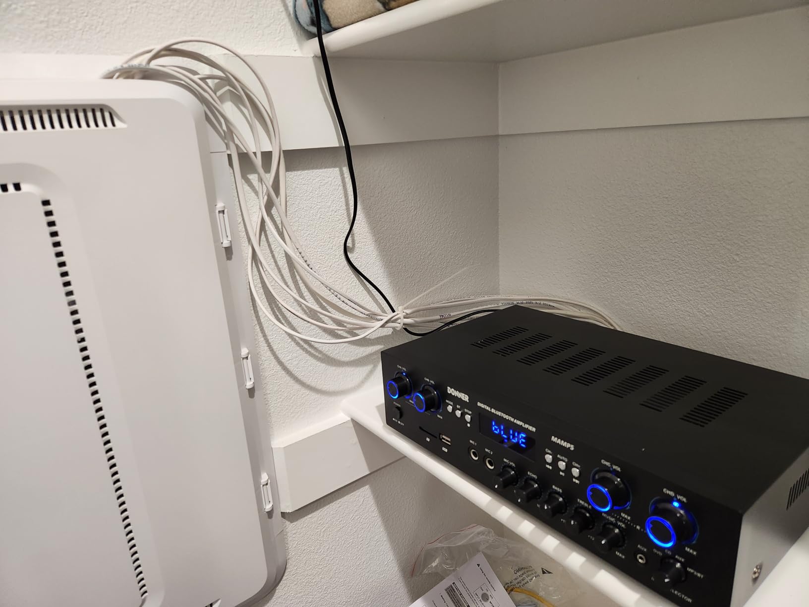 Donner Stereo Receivers Home Audio Amplifier, Premium 1000W Peak Power 4 Channel Amplifier with Bluetooth 5.0, USB, FM, 2 Mic-in, Echo, RCA, Optical/Coaxial Input for Home, Karaoke, Theater Speakers - Customer Photo 1