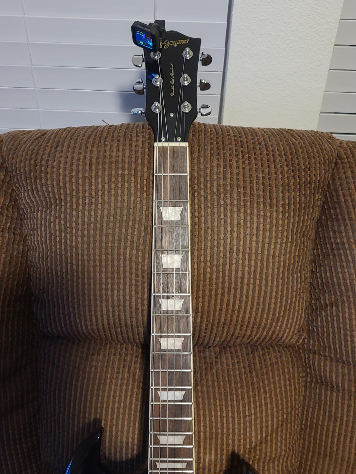 Leo Jaymz 39 Inch Solid Body Electric Guitar - Poplar Wood Body，Maple Neck and Laurel Wood Fretboard (Black) - Customer Photo 1