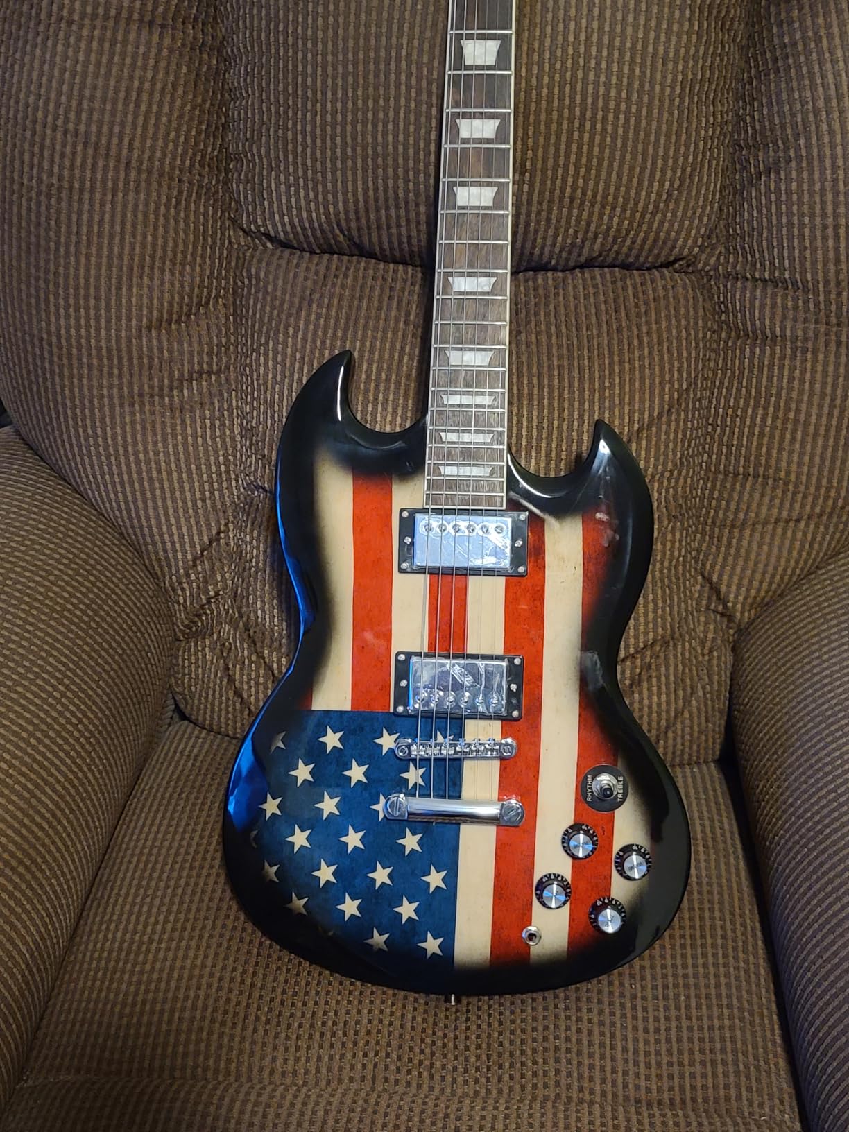 Leo Jaymz 39 Inch Solid Body Electric Guitar - Poplar Wood Body，Maple Neck and Laurel Wood Fretboard (Black) - Customer Photo 2