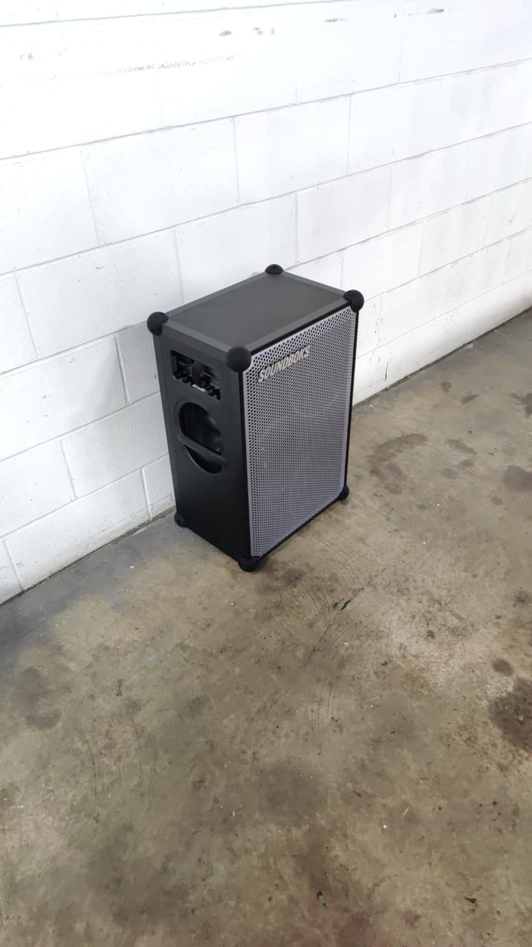 SOUNDBOKS 4 – Bluetooth Performance Speaker – USB-C Charging Battery – Loudest Party Speaker with 40 Hours of Battery – Wireless and Portable Speaker - Designed in Denmark – 126dB (Metallic Gray) - Customer Photo 2
