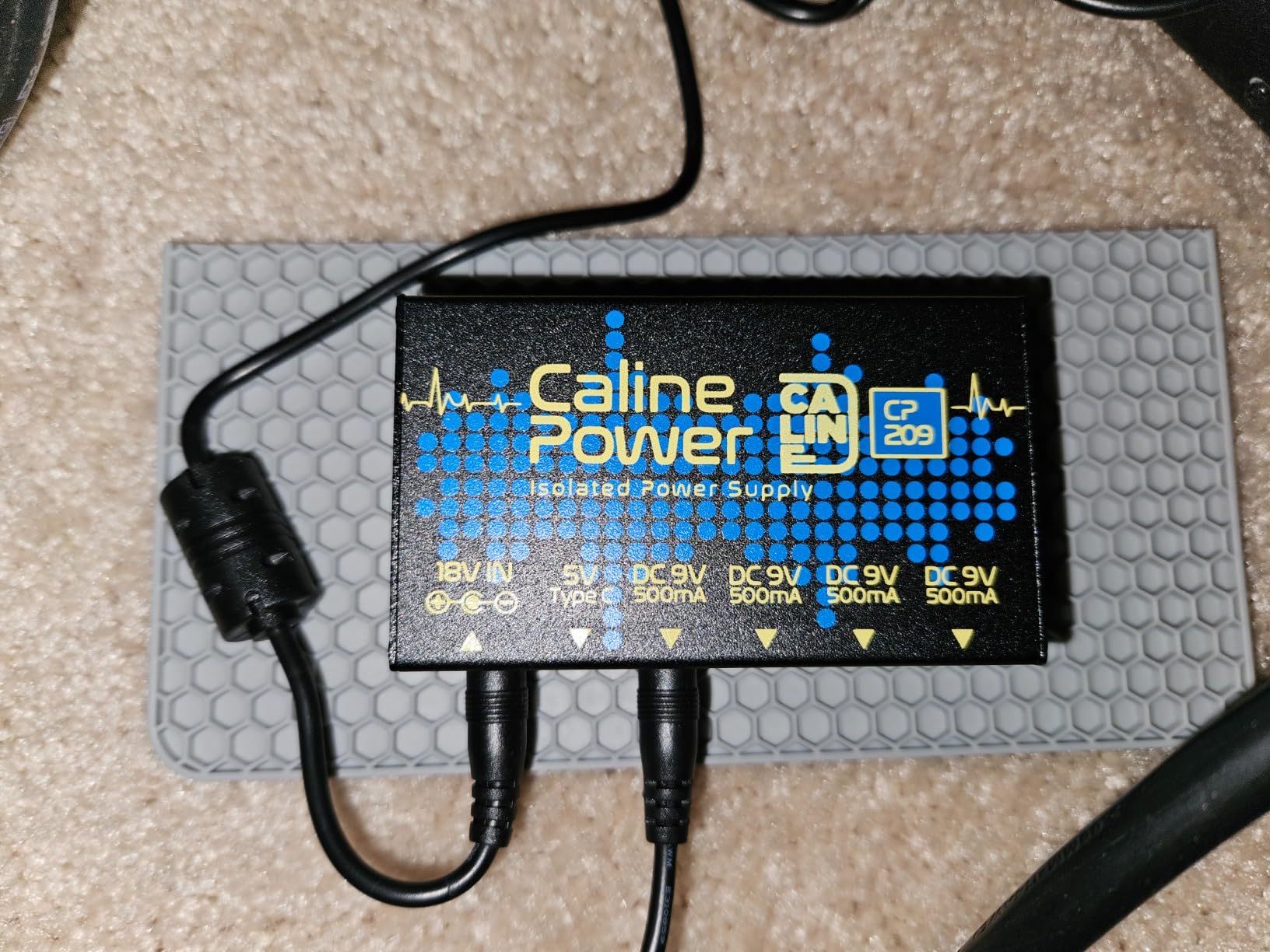 Caline Guitar Pedal Power Supply,9V 500ma Pedal Board Power Supply, Mini True Isolated Pedal Power Supply With Type-C Outlet and 4 Way Daisy Chain Customer Review Caline Guitar Pedal Power Supply,9V 500ma Pedal Board Power Supply, Mini True Isolated Pedal Power Supply With Type-C Outlet and 4 Way Daisy Chain - Customer Photo 2