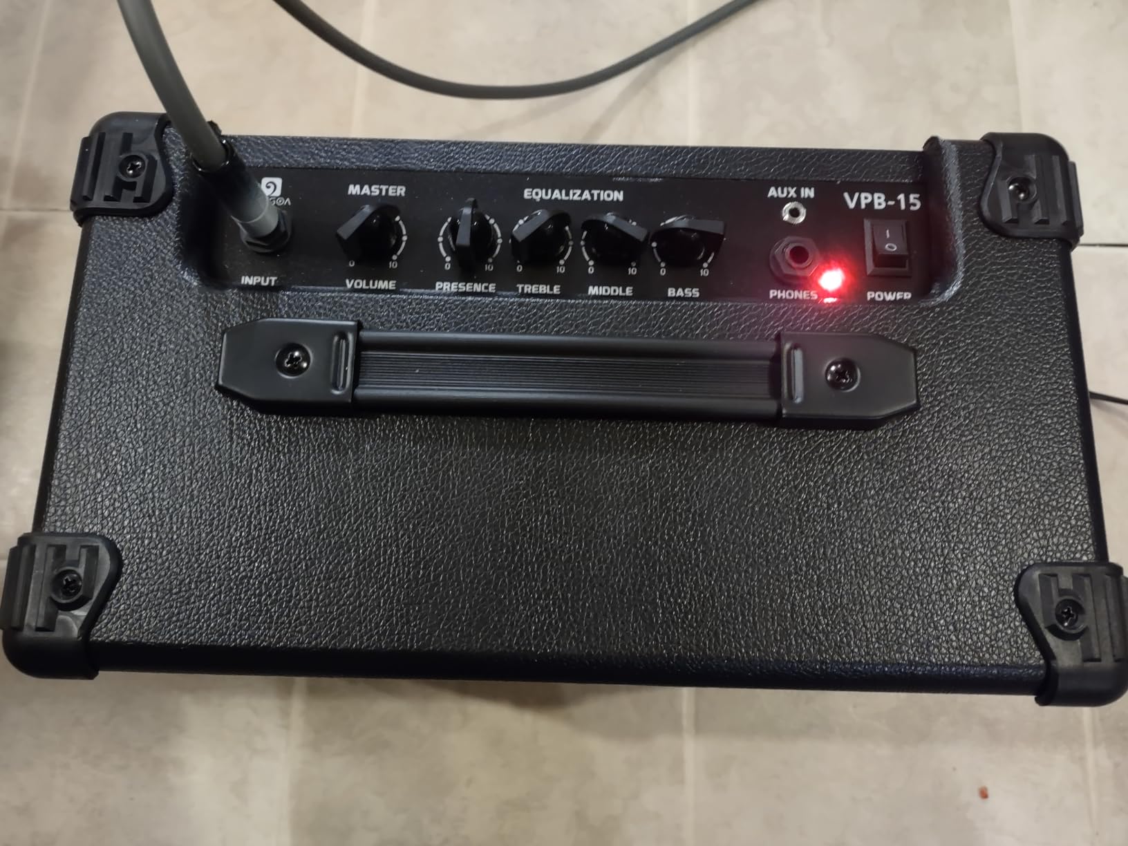 Vangoa Bass Guitar Amp, 30W Portable Bass Amplifier, Equipped with an 8-inch Speaker, Built-in Overdrive Circuit, and midrange dip Contour Switch, Suitable for Indoor and Outdoor bass Practice. - Customer Photo 1