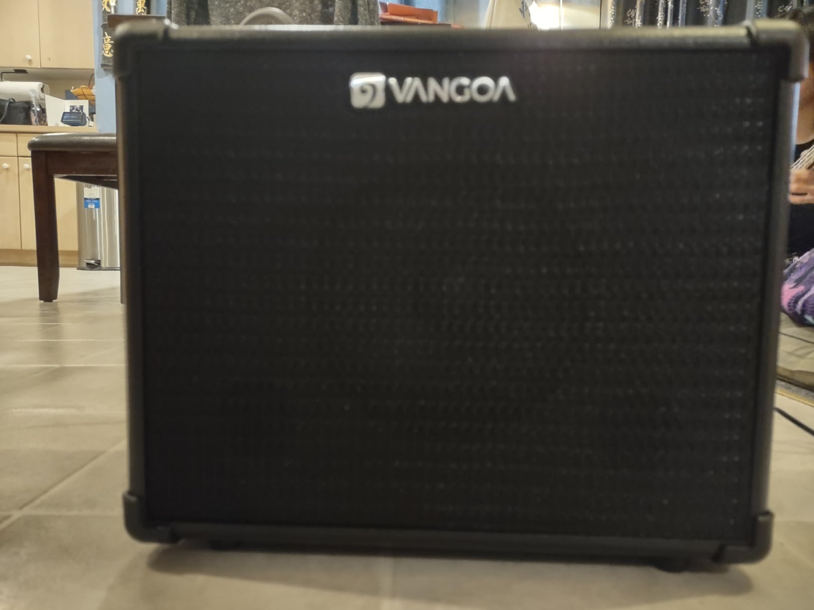 Vangoa Bass Guitar Amp, 30W Portable Bass Amplifier, Equipped with an 8-inch Speaker, Built-in Overdrive Circuit, and midrange dip Contour Switch, Suitable for Indoor and Outdoor bass Practice. - Customer Photo 2