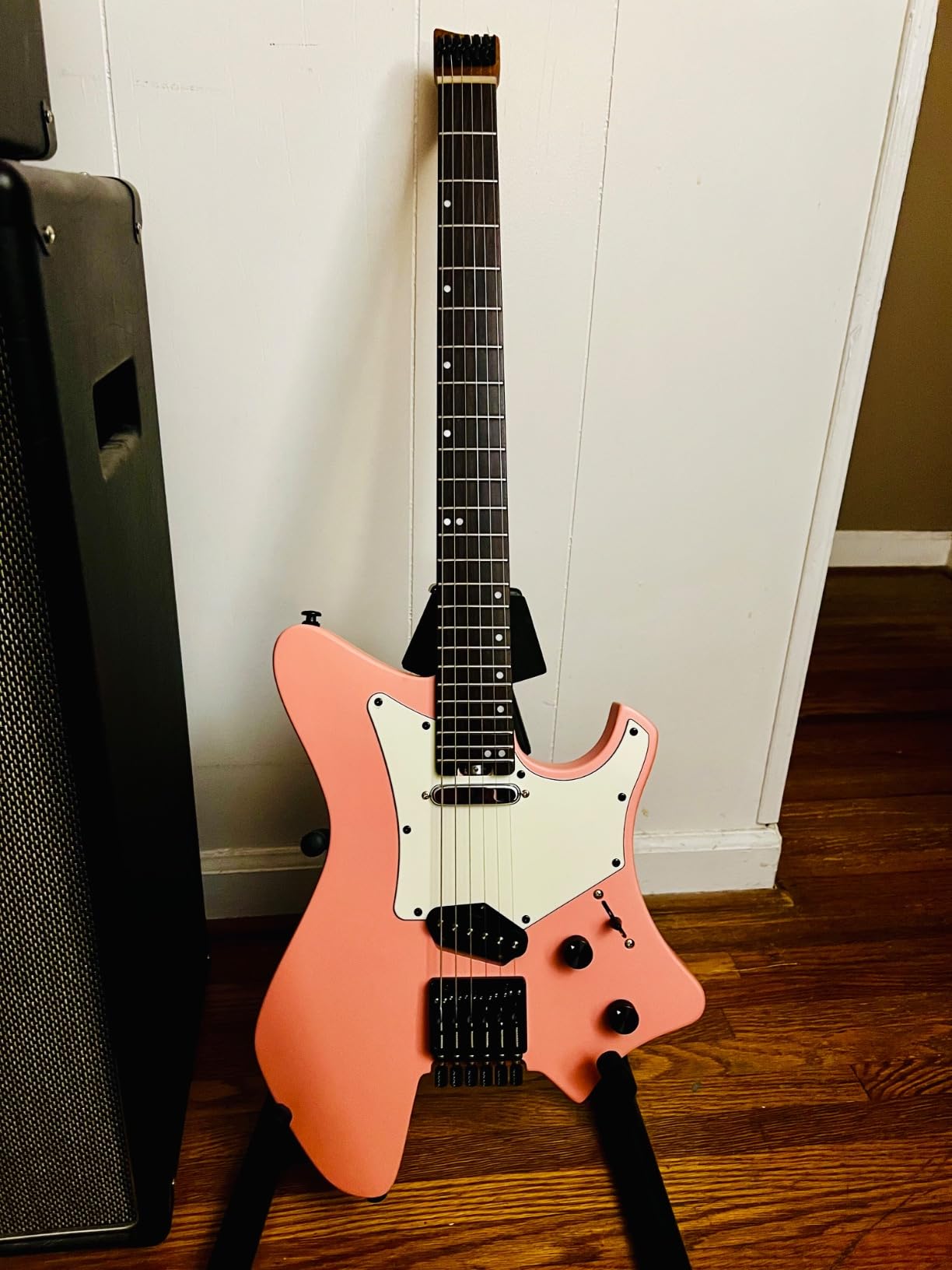 EART GW2TP-SE Lightweight Headless Electric Guitar, Solid Electric Guitar, Roasted Mahogany Body, Custom Artones-TSE pickups with Guard, Satin Finish - Customer Photo 1