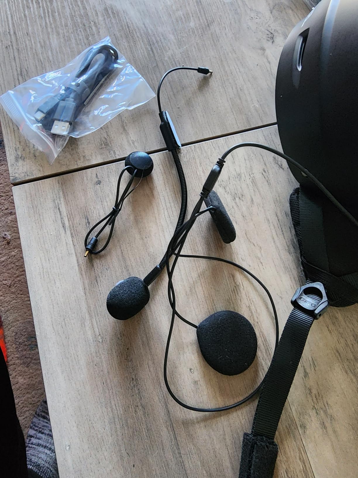 Fodsports FX-S Motorcycle Bluetooth Headset V5.4, 2-Way Helmet Intercom Communication System with IP67 Waterproof, CVC Noise Cancellation, Hands-Free Music/Call, 2 Type Mics, Black, 1 Pack Customer Review Fodsports FX-S Motorcycle Bluetooth Headset V5.4, 2-Way Helmet Intercom Communication System with IP67 Waterproof, CVC Noise Cancellation, Hands-Free Music/Call, 2 Type Mics, Black, 1 Pack - Customer Photo 3