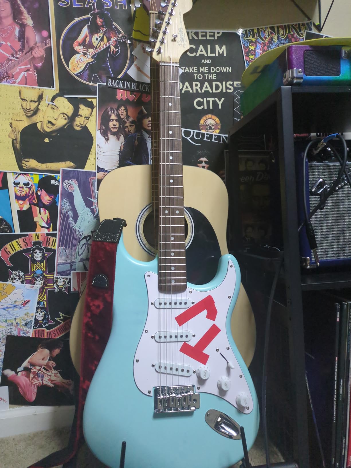 Fender Squier Stratocaster Electric Guitar - Daphne Blue Bundle with Amplifier, Gig Bag, Cable, Strap, Picks, and Austin Bazaar Instructional Video Customer Review Fender Squier Stratocaster Electric Guitar - Daphne Blue Bundle with Amplifier, Gig Bag, Cable, Strap, Picks, and Austin Bazaar Instructional Video - Customer Photo 2