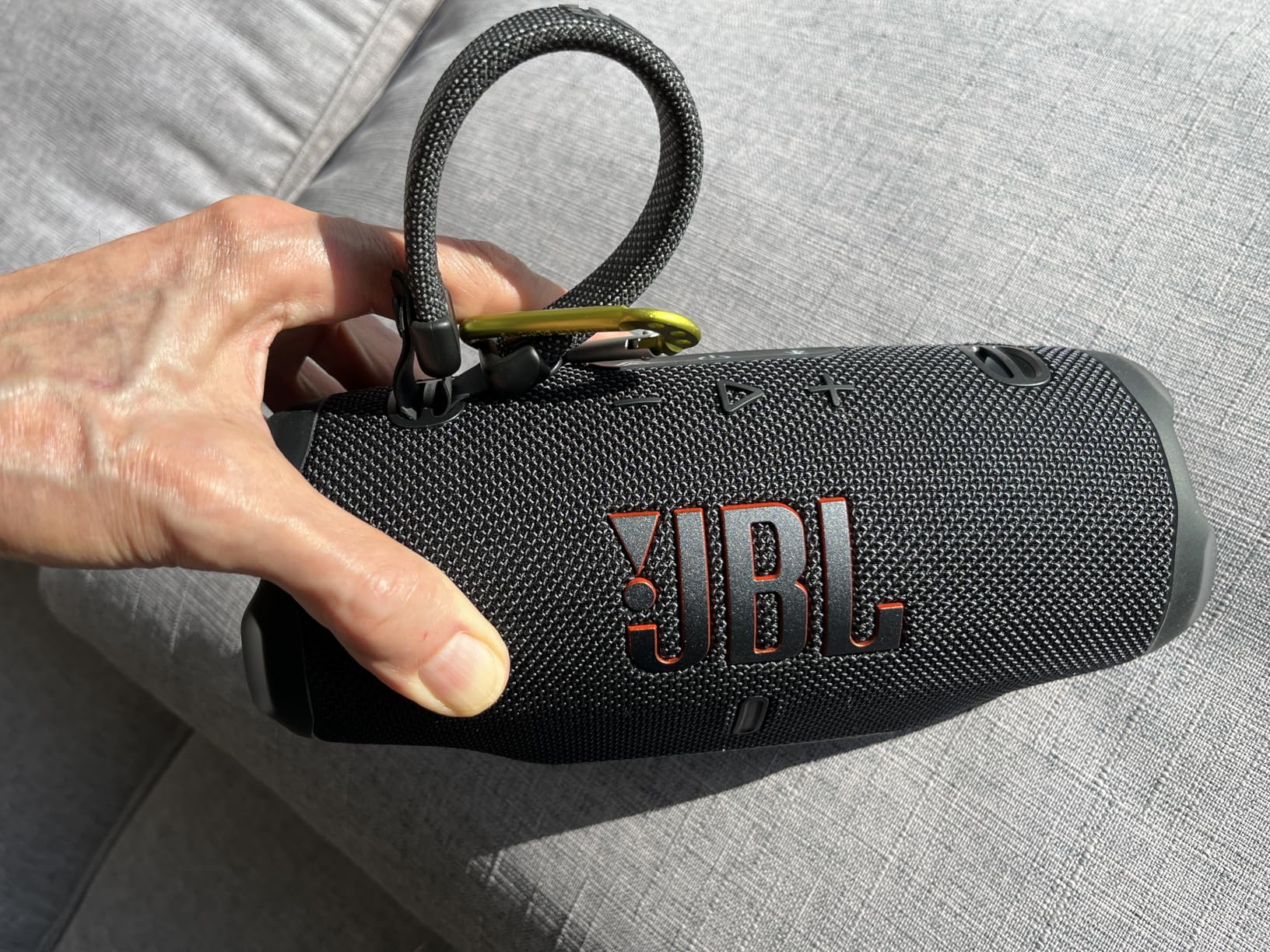 JBL Charge 6 - Portable Waterproof & Drop-Proof Bluetooth Speaker, Bold Pro Sound with AI Sound Boost, 28Hrs of Playtime, Built-in powerbank & Comes with a Sturdy/Removable Carrying Strap (Blue) Customer Review JBL Charge 6 - Portable Waterproof & Drop-Proof Bluetooth Speaker, Bold Pro Sound with AI Sound Boost, 28Hrs of Playtime, Built-in powerbank & Comes with a Sturdy/Removable Carrying Strap (Blue) - Customer Photo 1