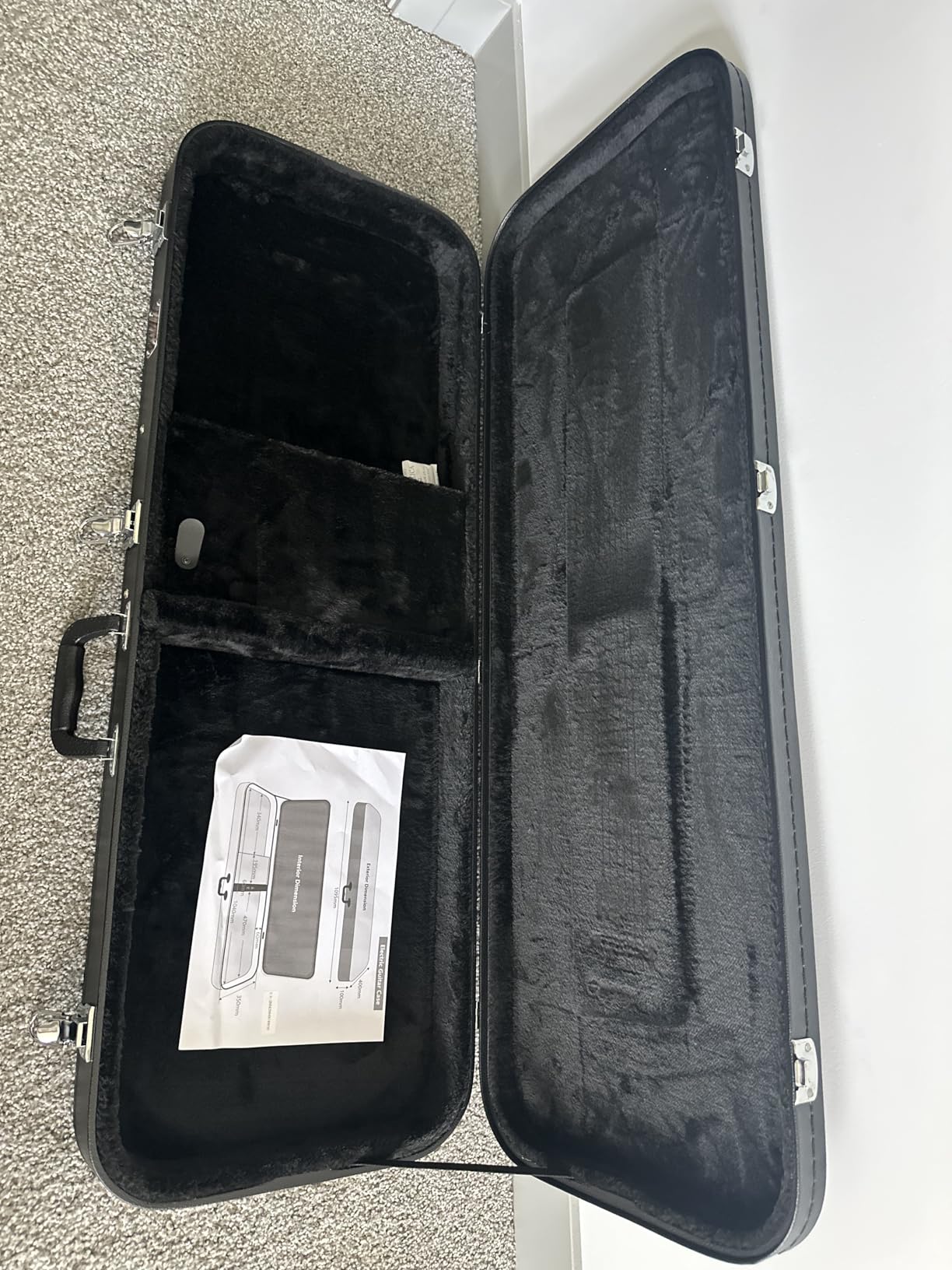 VEVOR Electric Guitar Hard Case, 43.11 in Rectangular Guitar Hard Case, With Lock Latch Keys Handle, PVC Padding Soft Lining Water-Resistant Hard Shell Guitar Cases, for 39 in Electric Guitars, Black customer photo 2