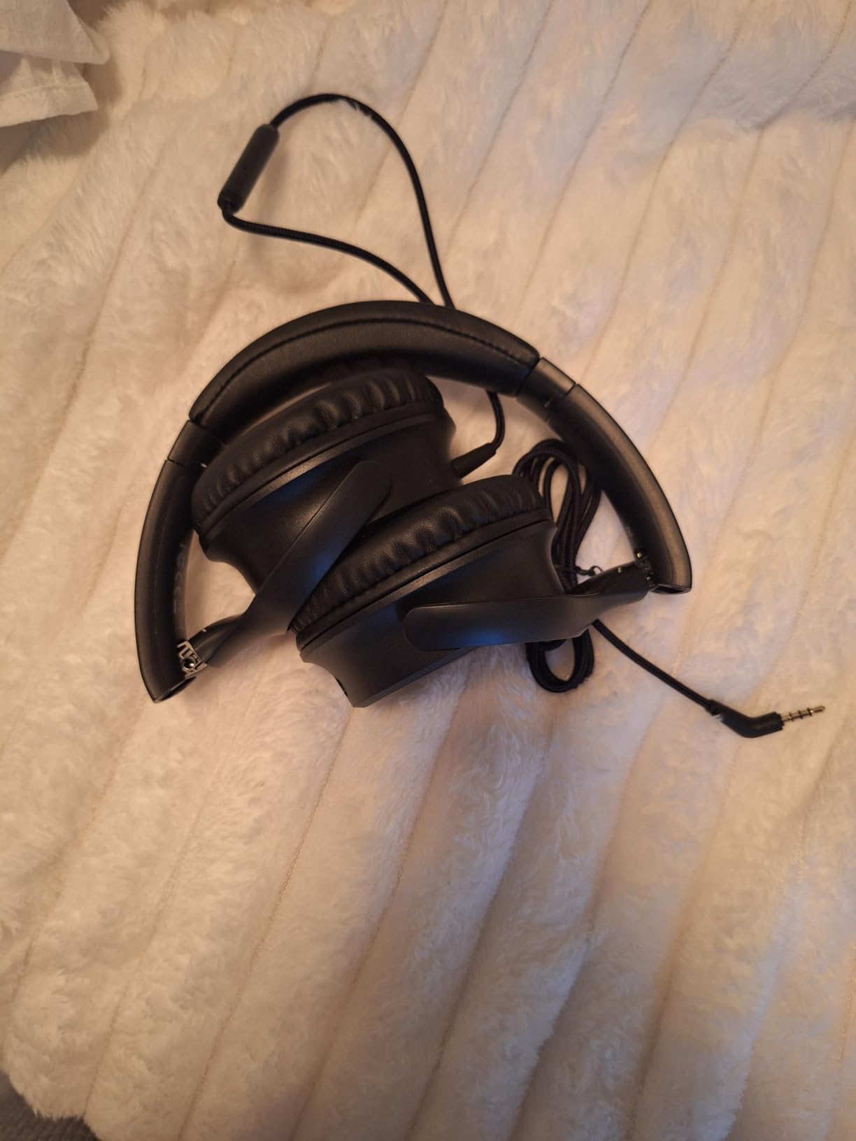 Over Ear Headphones Wired, 3.5mm Foldable Wired Headphones with Microphone, Volume Control, HD Stereo Sound, Lightweight Headphones for Adult/Teens/Chromebooks/Laptop/Computer/Tablets, Black Customer Review Over Ear Headphones Wired, 3.5mm Foldable Wired Headphones with Microphone, Volume Control, HD Stereo Sound, Lightweight Headphones for Adult/Teens/Chromebooks/Laptop/Computer/Tablets, Black - Customer Photo 1