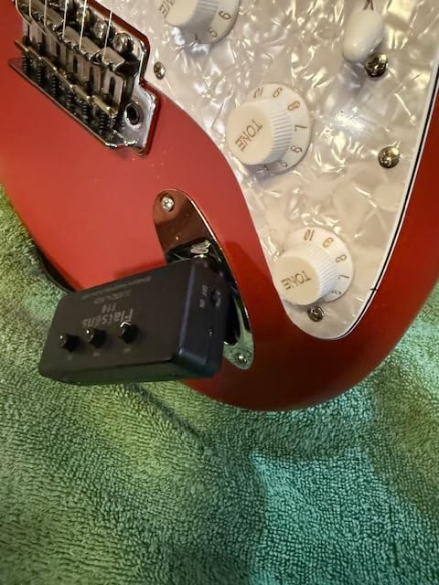 F1R Mini Guitar Headphone Amp, Distortion Timbre Electric Guitar Headphone Amplifier with 3.5mm Earbud/AUX Jack, Classic Rock Tone Portable Amp for Silent Practice Indoor Travel Night Customer Review F1R Mini Guitar Headphone Amp, Distortion Timbre Electric Guitar Headphone Amplifier with 3.5mm Earbud/AUX Jack, Classic Rock Tone Portable Amp for Silent Practice Indoor Travel Night - Customer Photo 2