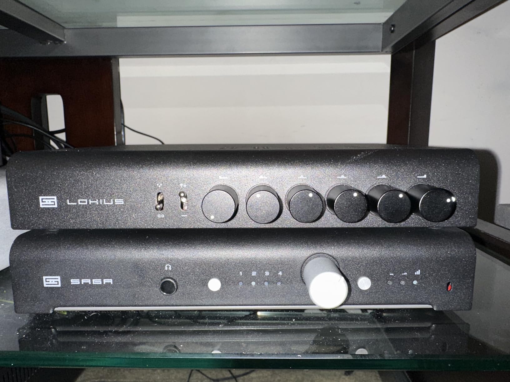 Schiit Saga 2 Class A, Zero-Feedback, Differential Preamplifier with Remote Control -- Black Customer Review Schiit Saga 2 Class A, Zero-Feedback, Differential Preamplifier with Remote Control -- Black - Customer Photo 1