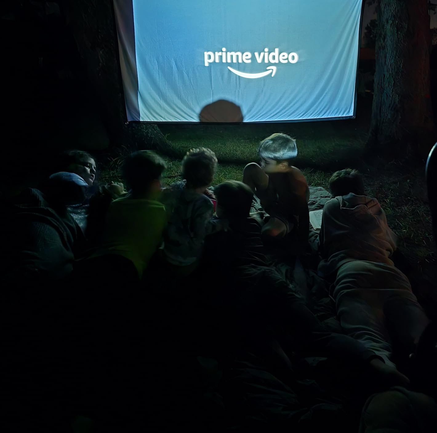 [1500 ANSI/Auto Focus/Built-in APPS] Smart Projector 4K with WiFi 6 and Bluetooth 5.3, 6D Keystone Outdoor Movie Projector with Netflix& 36W Dolby Audio Plus HDR10+ Home Theater Ceiling - Customer Photo 1