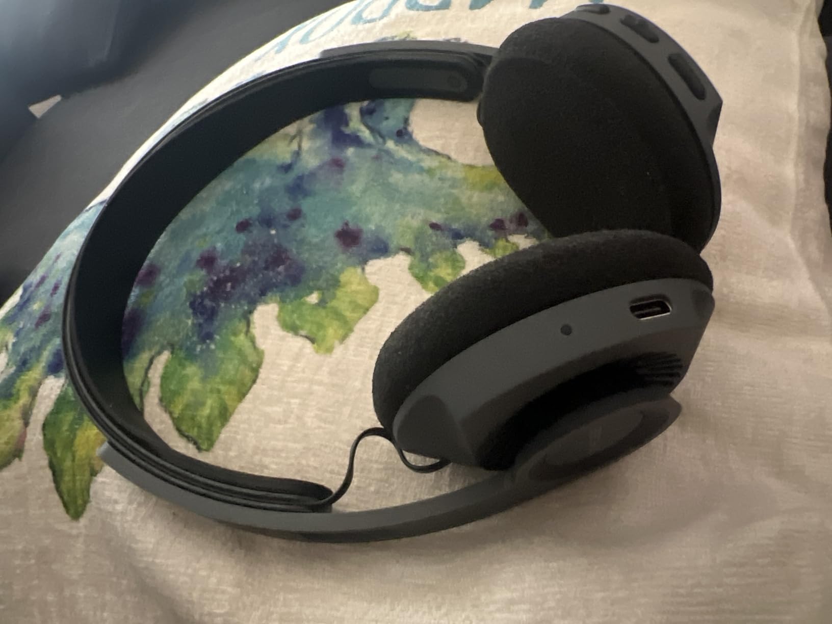 Koss KPH30 Wireless Bluetooth On-Ear Headphones, Retro Style, 20+ Hour Battery Life, USB-C Charging, Microphone, Stealth Grey - Customer Photo 2