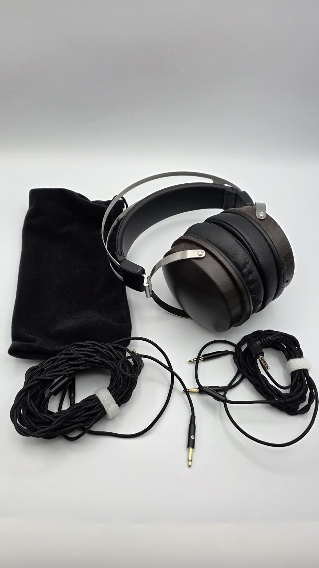 Wired Studio Headphones with 32Ω, Professional Over-Ear Monitor Headset for Recording Mixing DJ Podcast Audiophile, Detachable Cables & Comfortable Protein Leather, Stereo for Computer Guitar Amp Customer Review Wired Studio Headphones with 32Ω, Professional Over-Ear Monitor Headset for Recording Mixing DJ Podcast Audiophile, Detachable Cables & Comfortable Protein Leather, Stereo for Computer Guitar Amp - Customer Photo 2